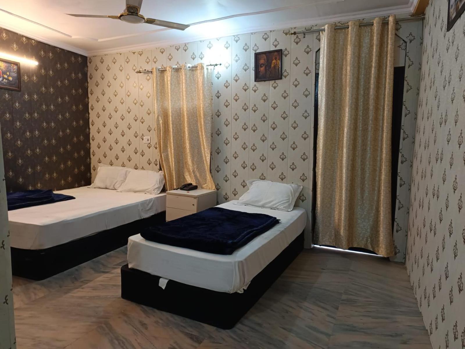 Kerala - Walk From Nizamuddin Railway Station 2*