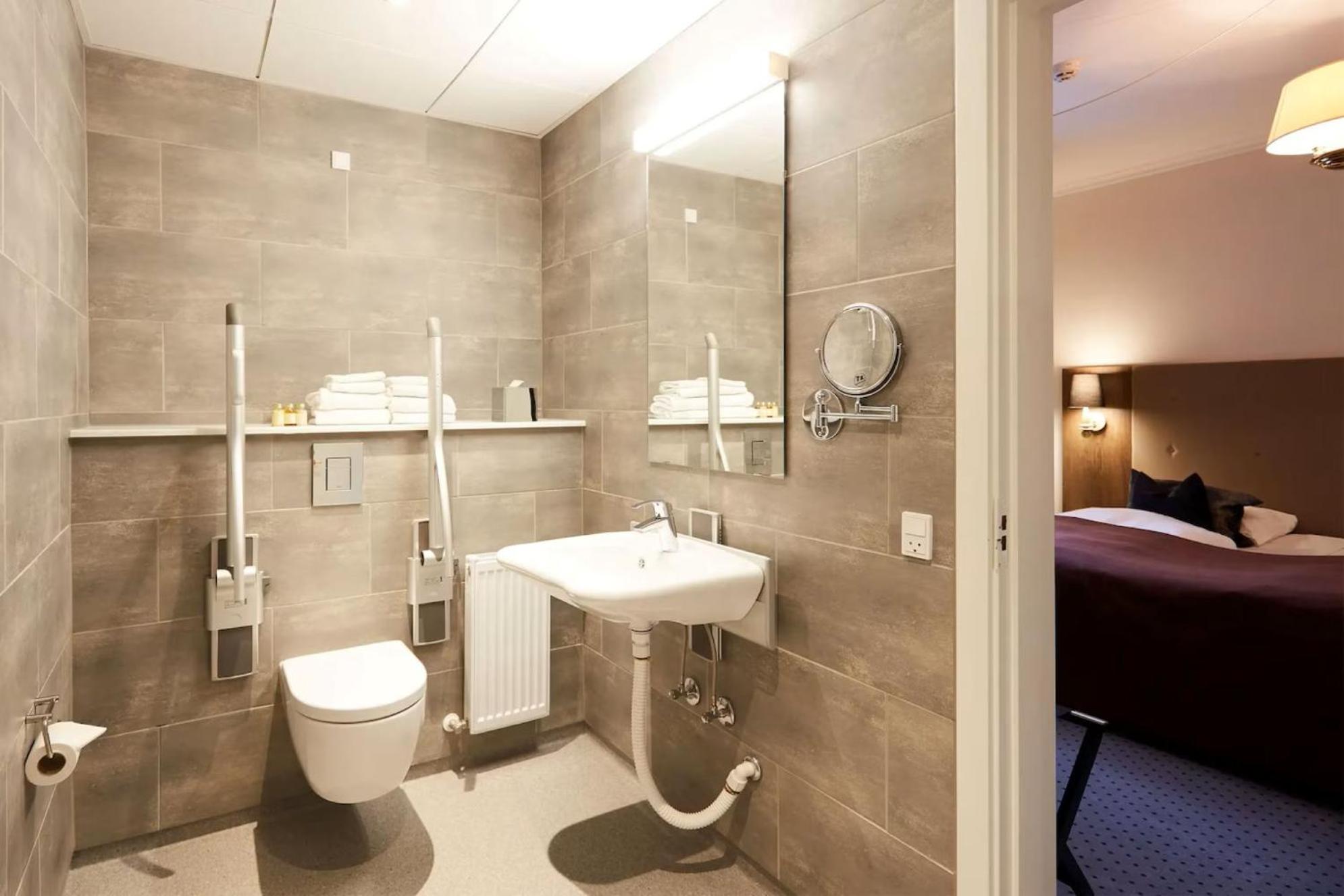 Mdf Tela Near Igi Airport Delhi 4*