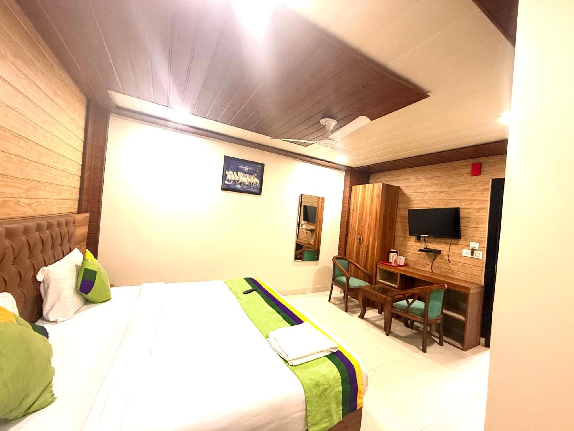 Dsr Tark Plaza Near Igi Airport Delhi New Delhi