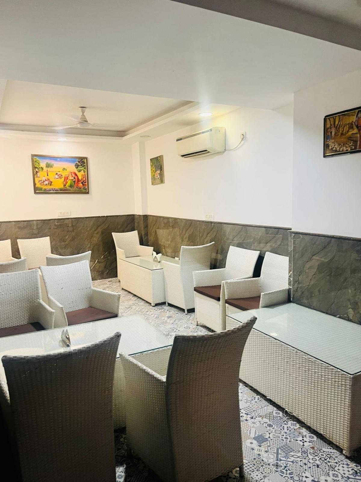 Hotel G-lory Near By Igi Airport 4*