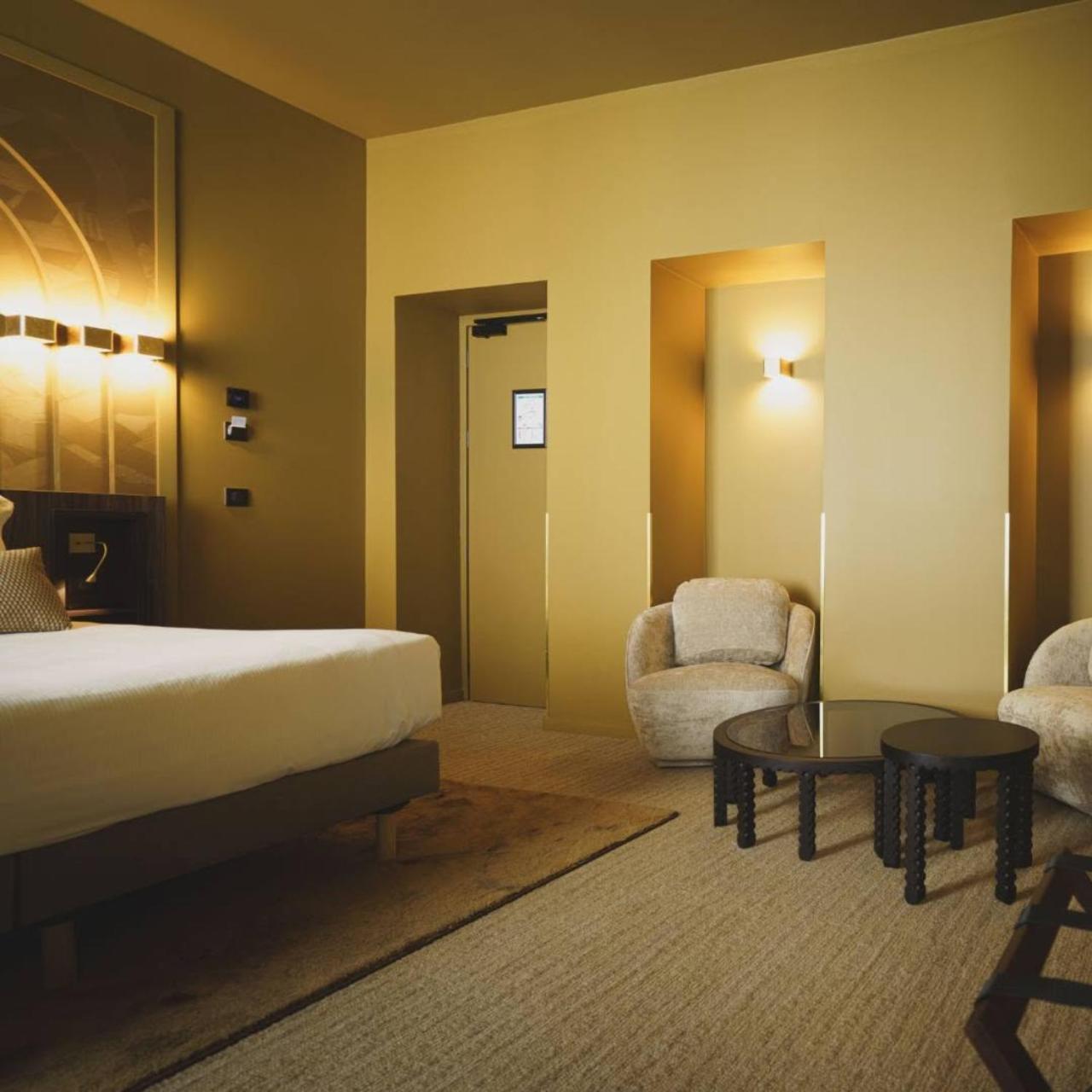 Hotel Grand Near Igi Airport 4*