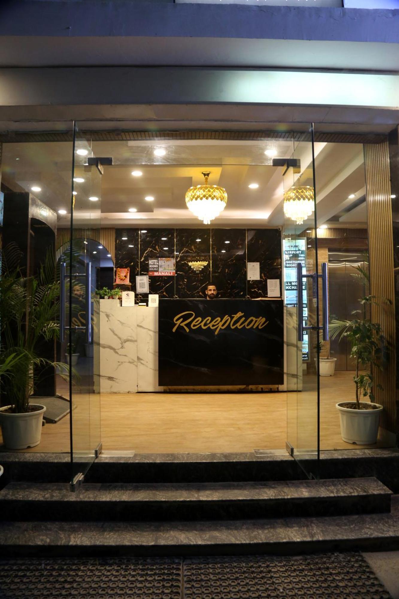 Grand Near Igi Airport Hotel
