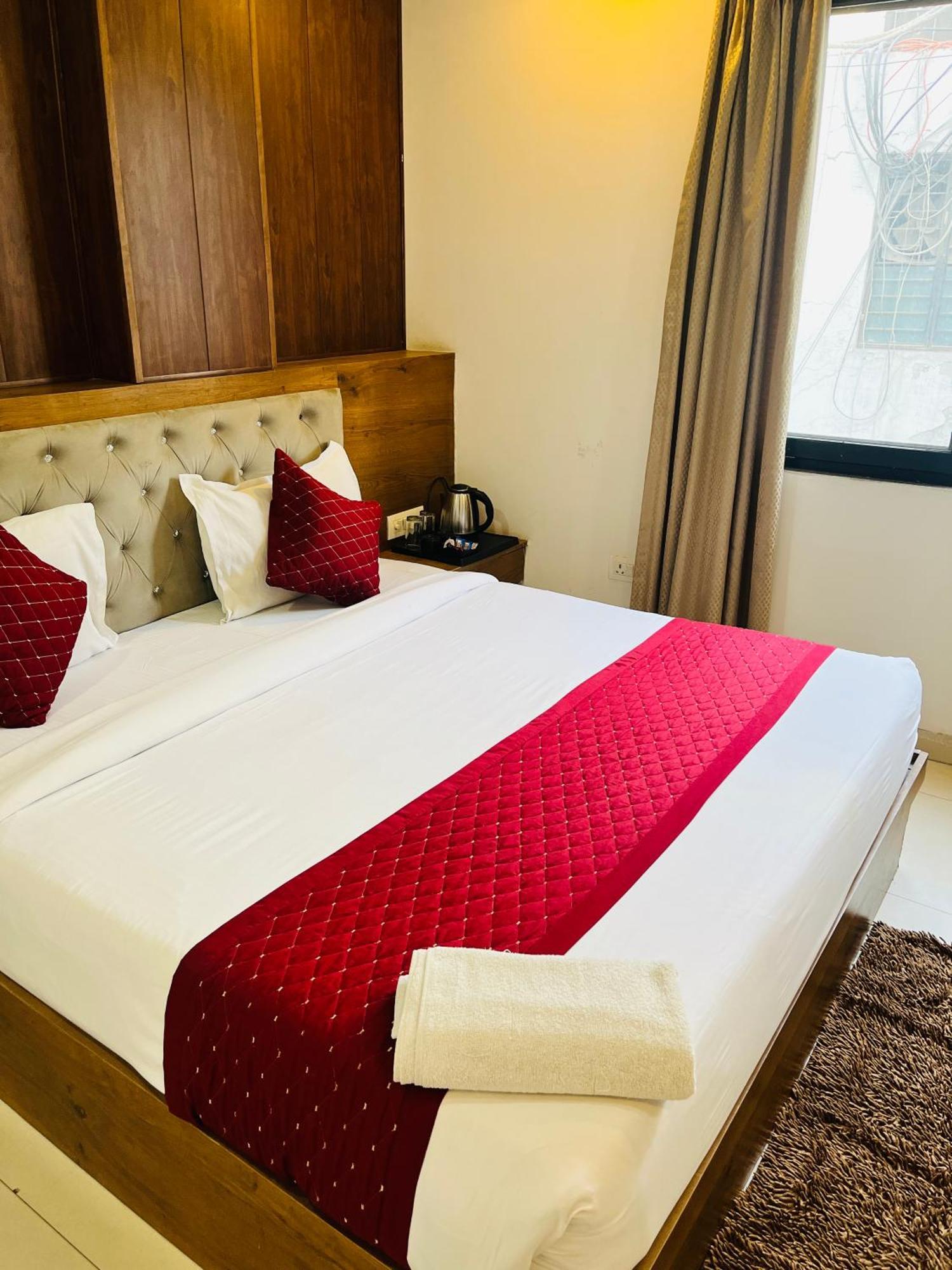 Hotel G-lory Near By Igi Airport 4*