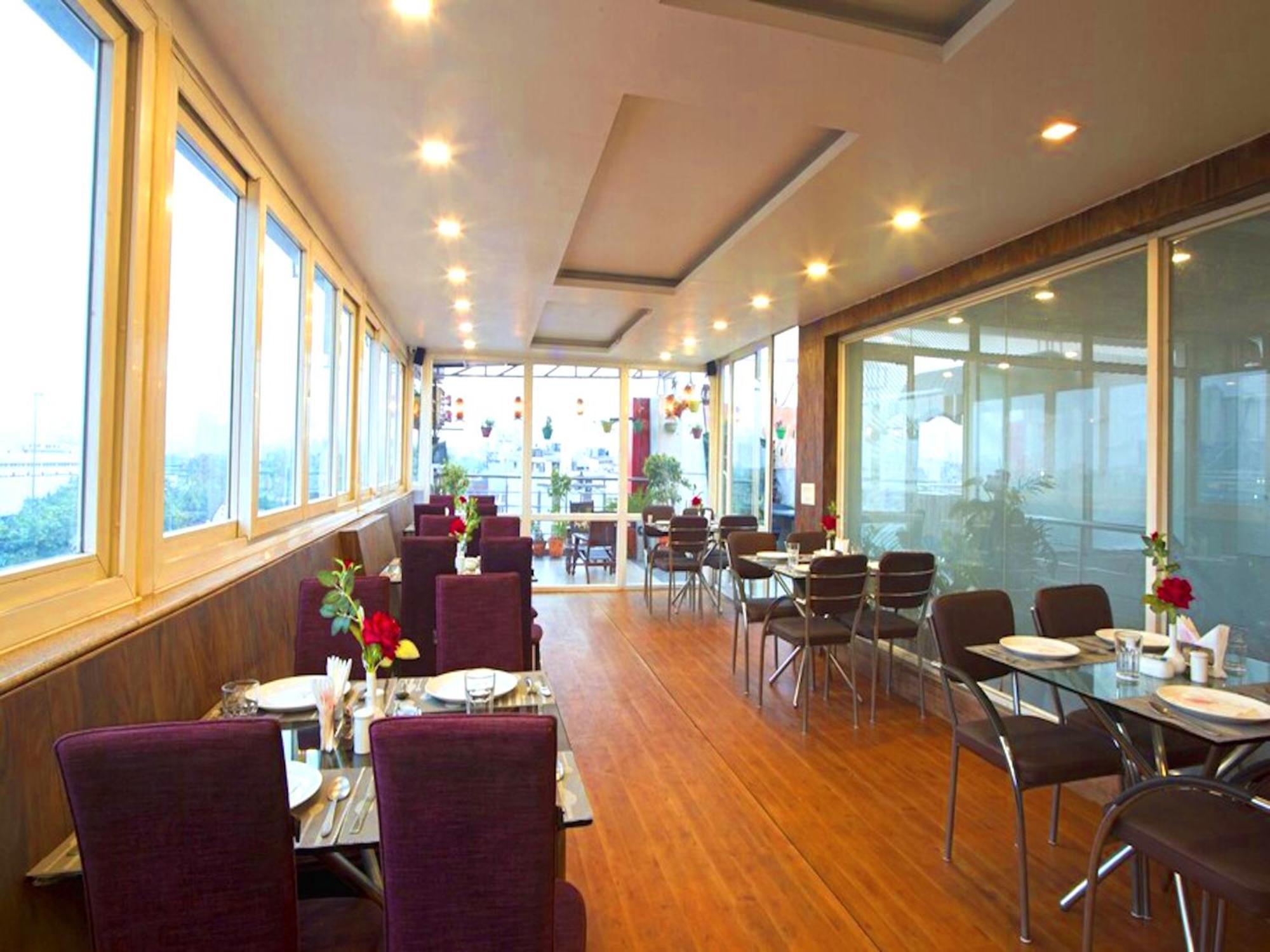 Hotel Palm Do'r # Walking Distance To Station # Parking # Family # Customer's Choice # Rated