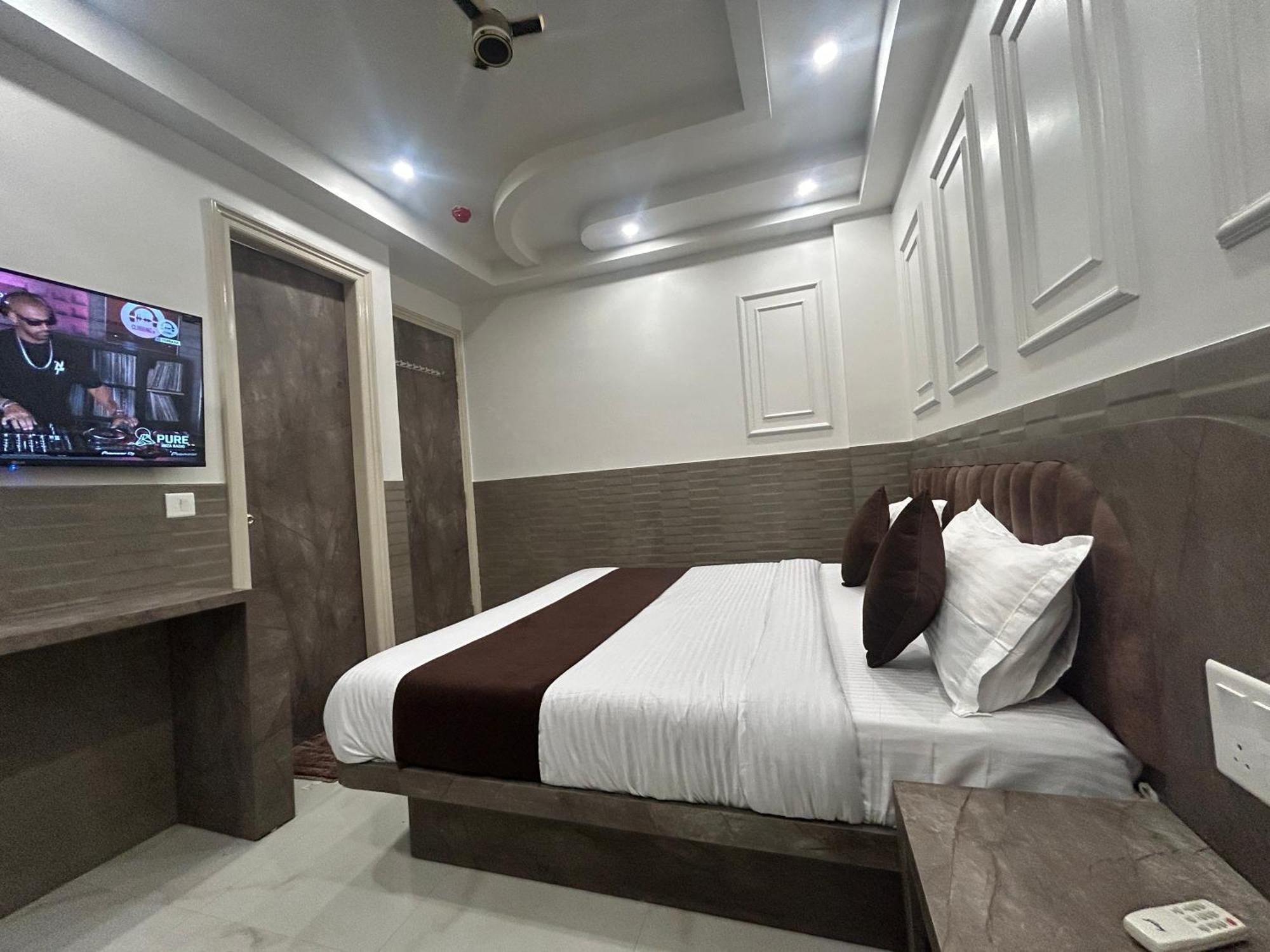 Shree Guru Couple Friendly At Railway Station Guest house New Delhi