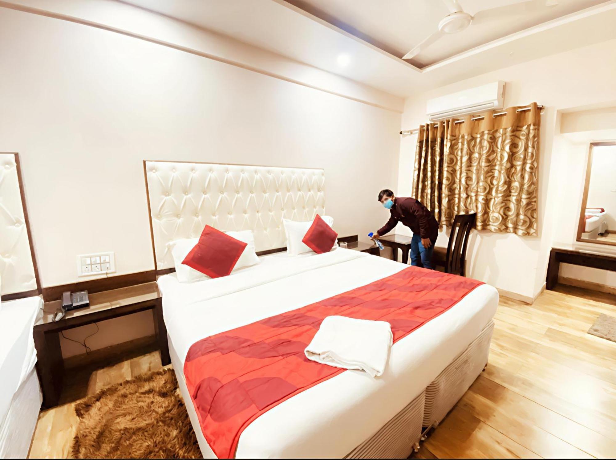 Hotel Kabeer' Front Of New Railway Station & 5 Minute From Connaught Place