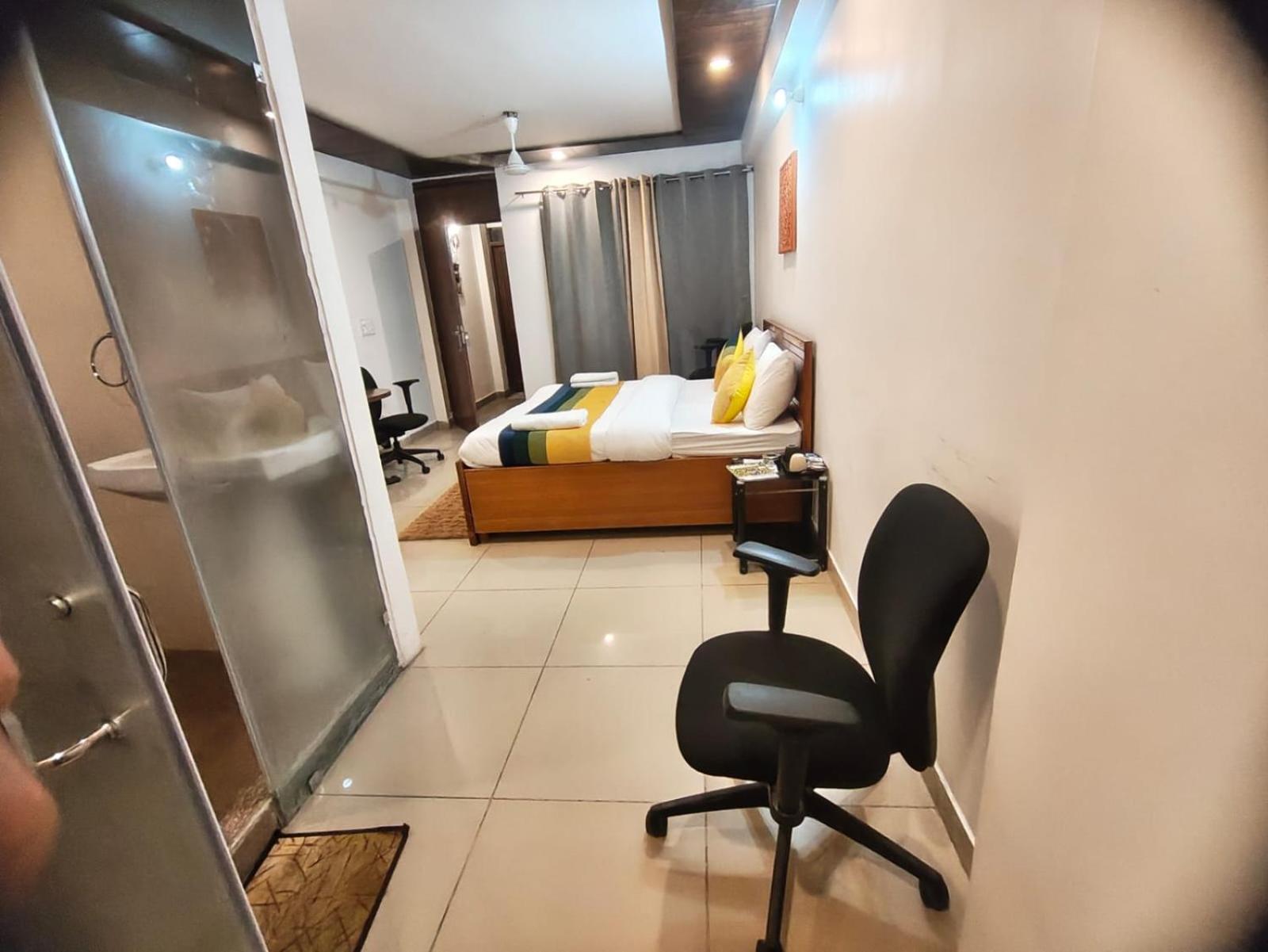 Hotel Twenty Near Max Hospital 3*