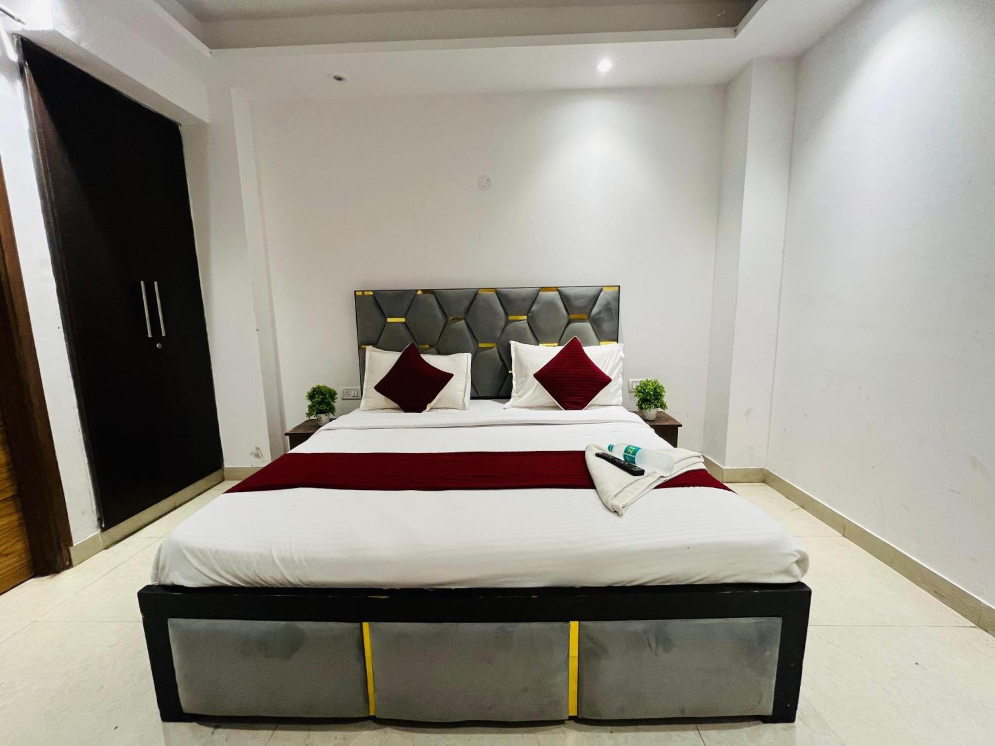 Hotel Twenty Near Max Hospital New Delhi