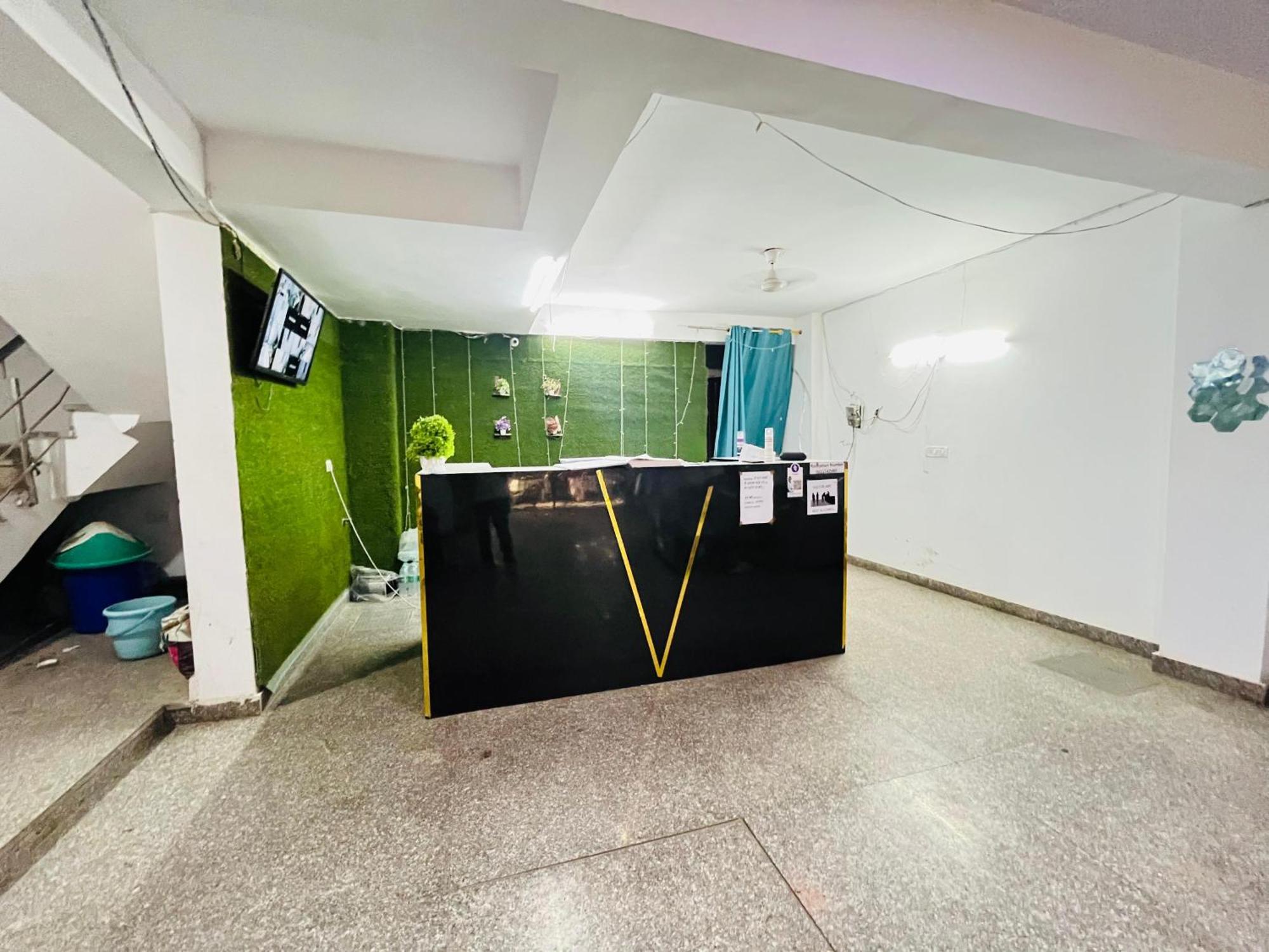 Twenty Near Max Hospital Hotel 3*
