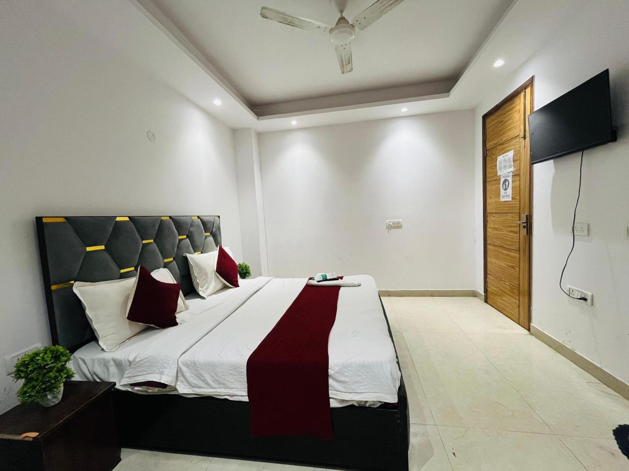 Hotel Twenty Near Max Hospital 3*
