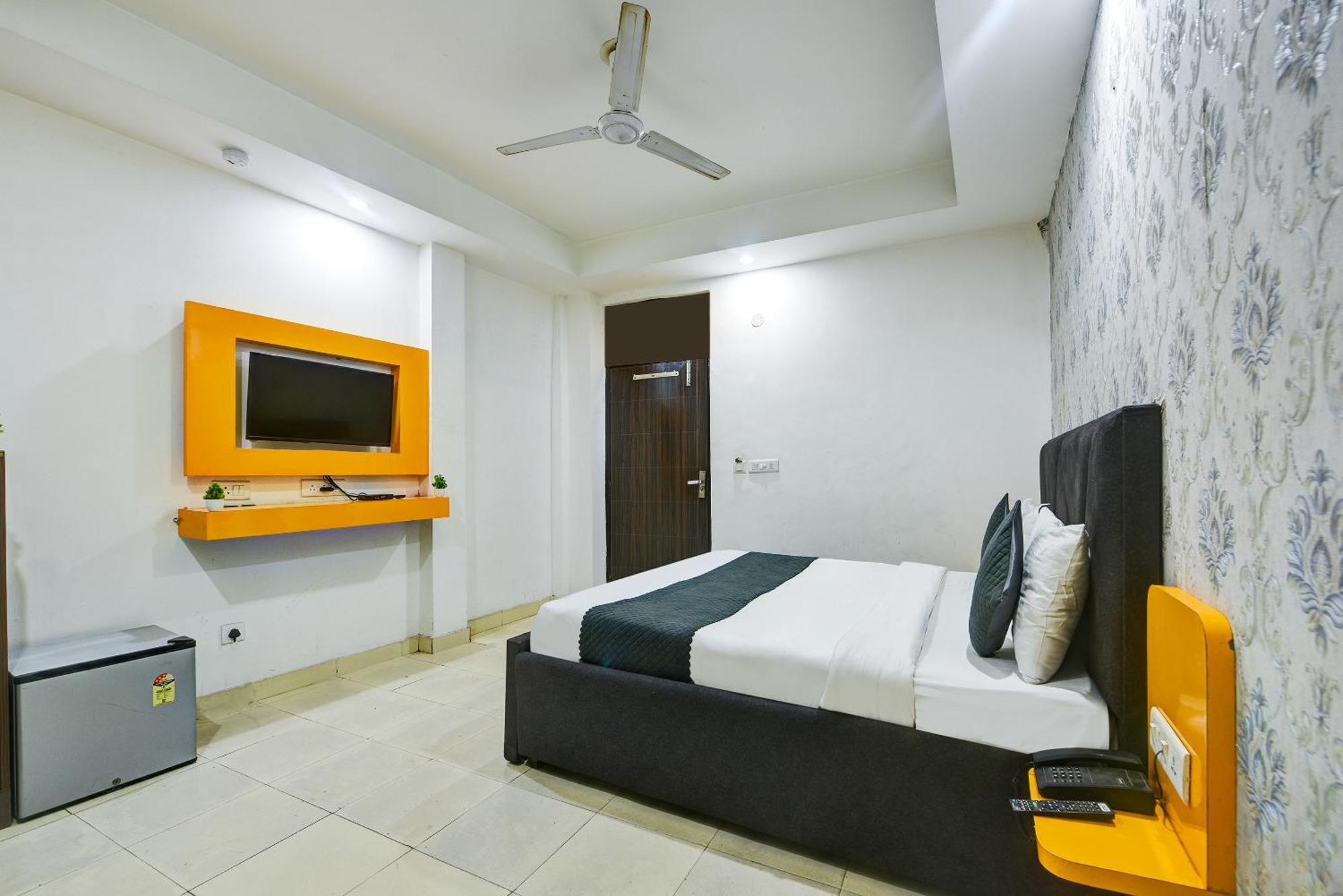 Platinum With Free Pickup-delhi Airport Hotel New Delhi