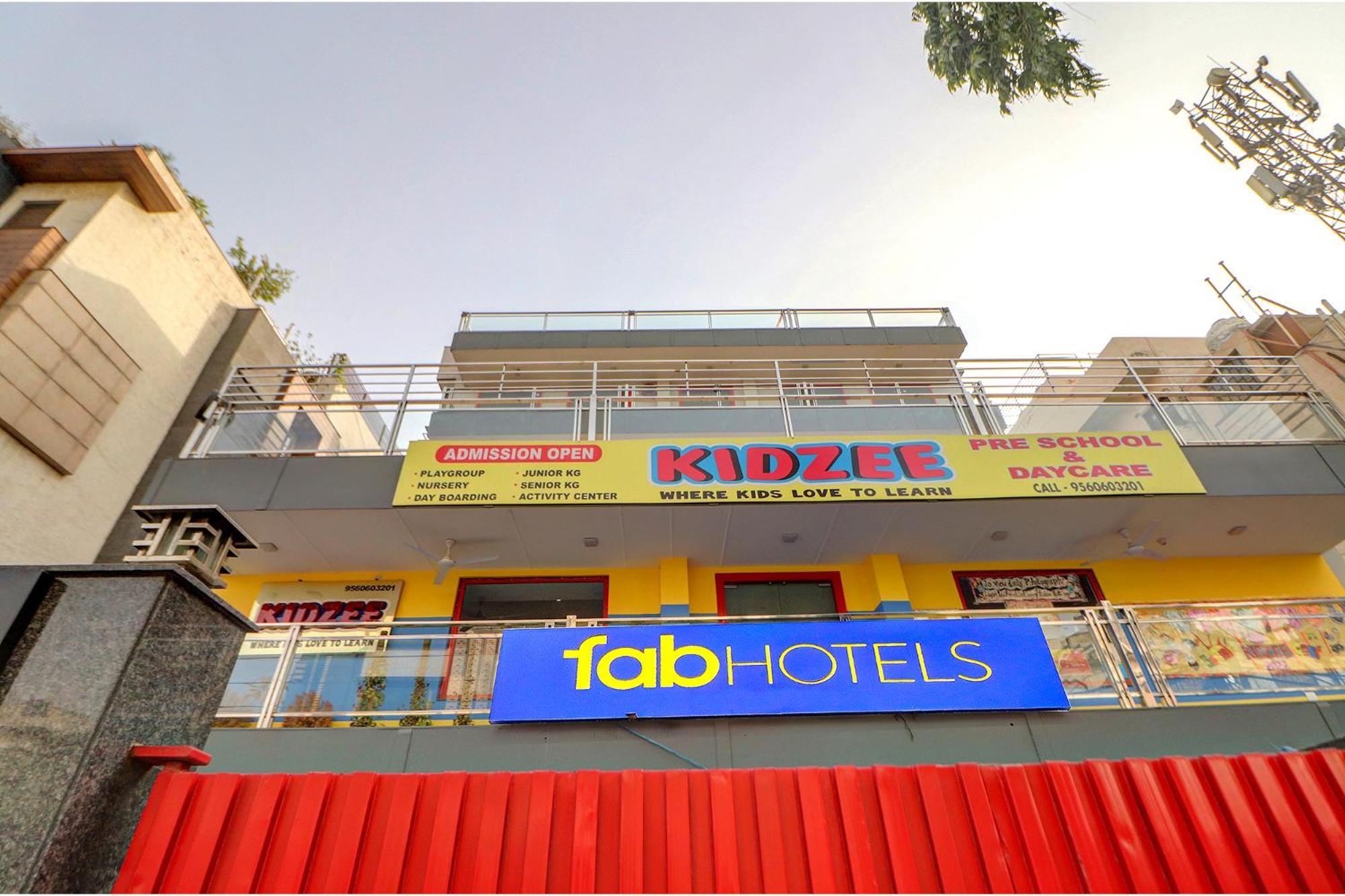 Fabhotel Kirti Nagar 3* New Delhi