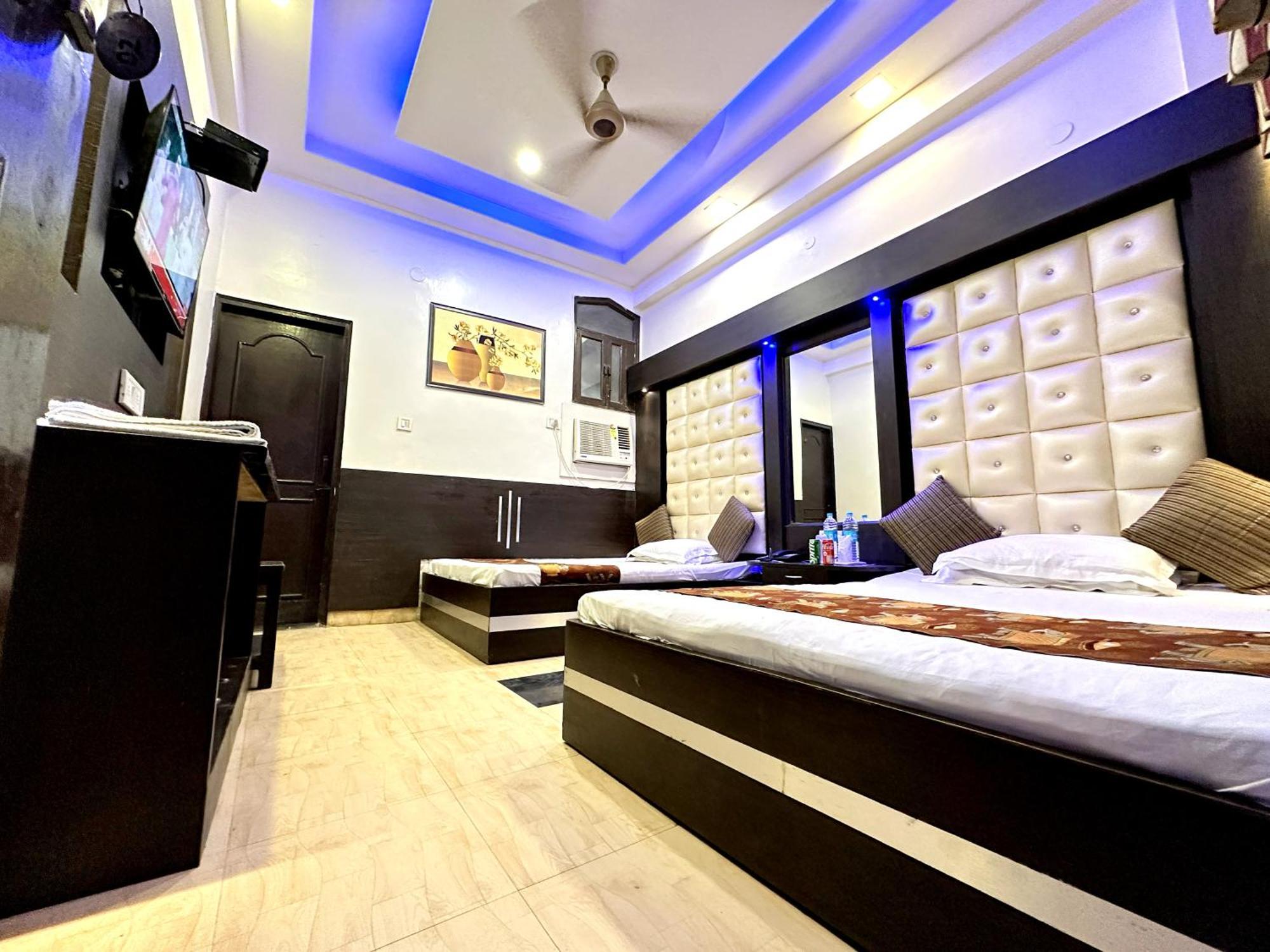 Peace Point Family By Akj Hotel New Delhi