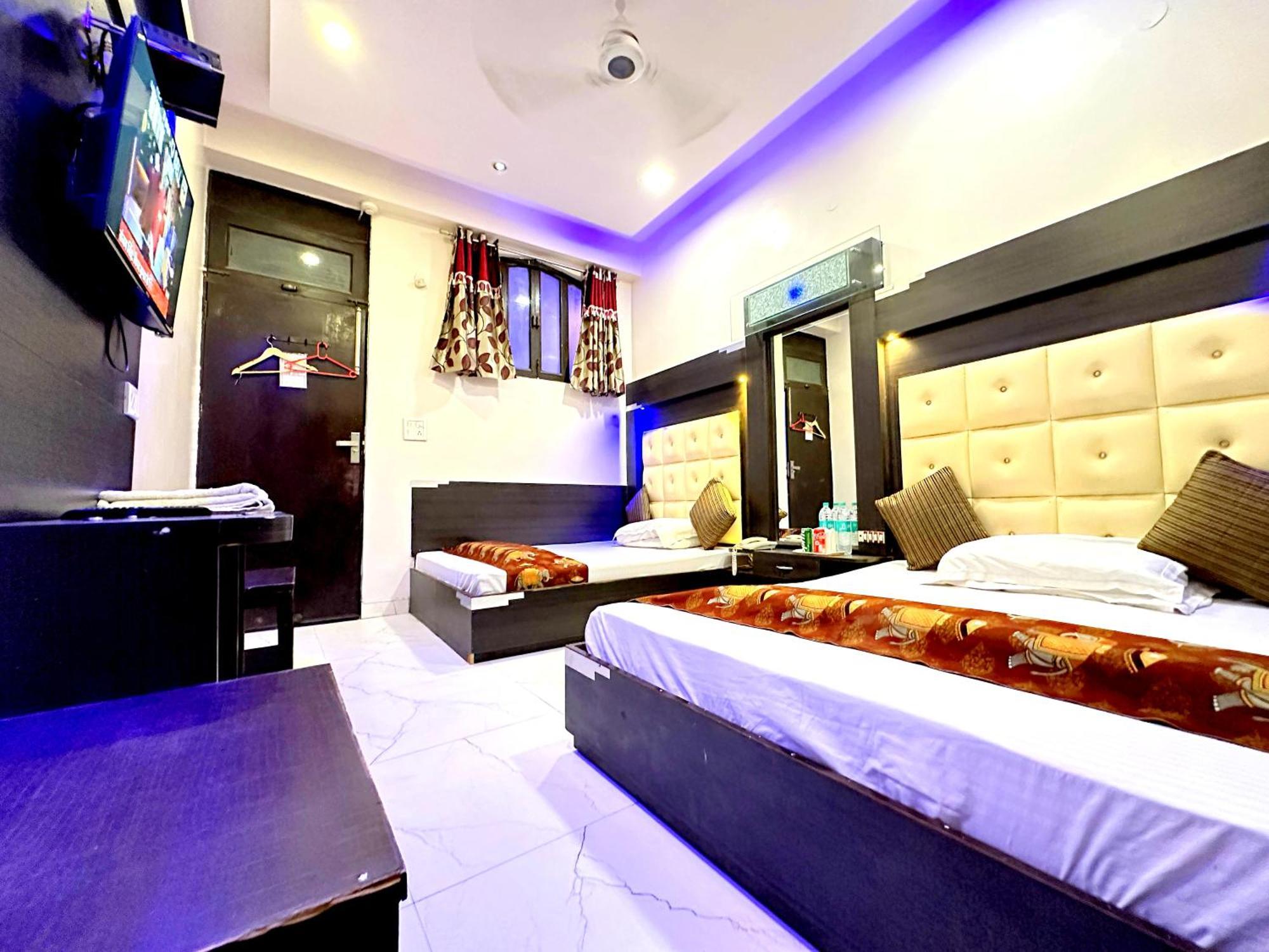 Peace Point Family By Akj Hotel *