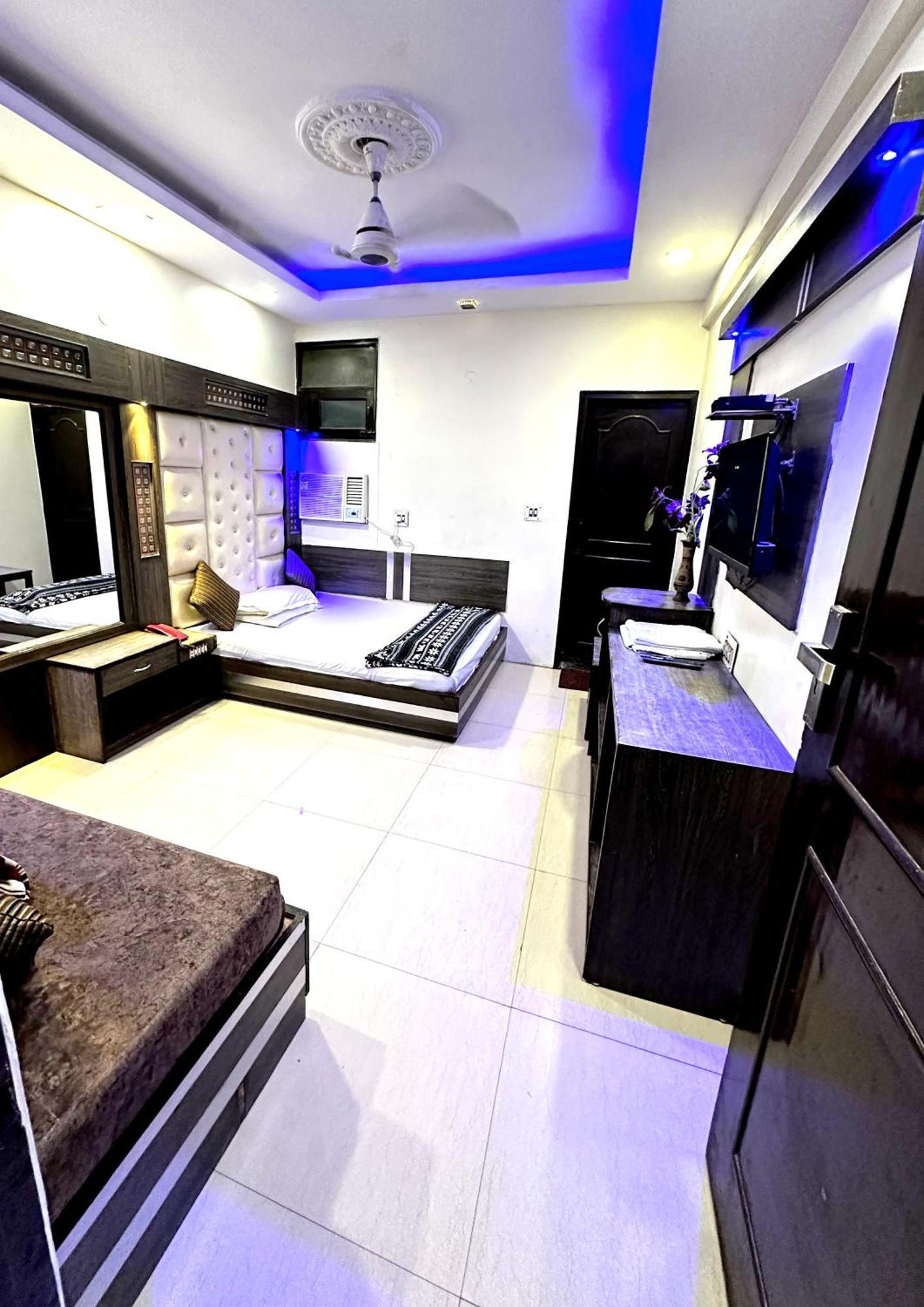 Hotel Peace Point Family By Akj *
