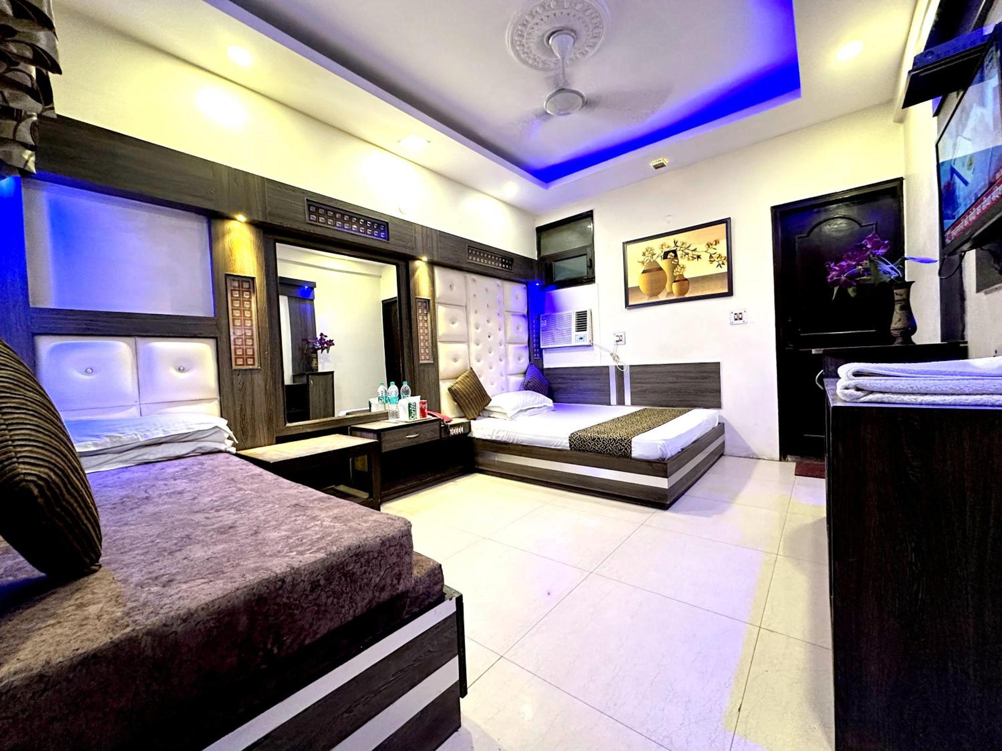 Peace Point Family By Akj New Delhi