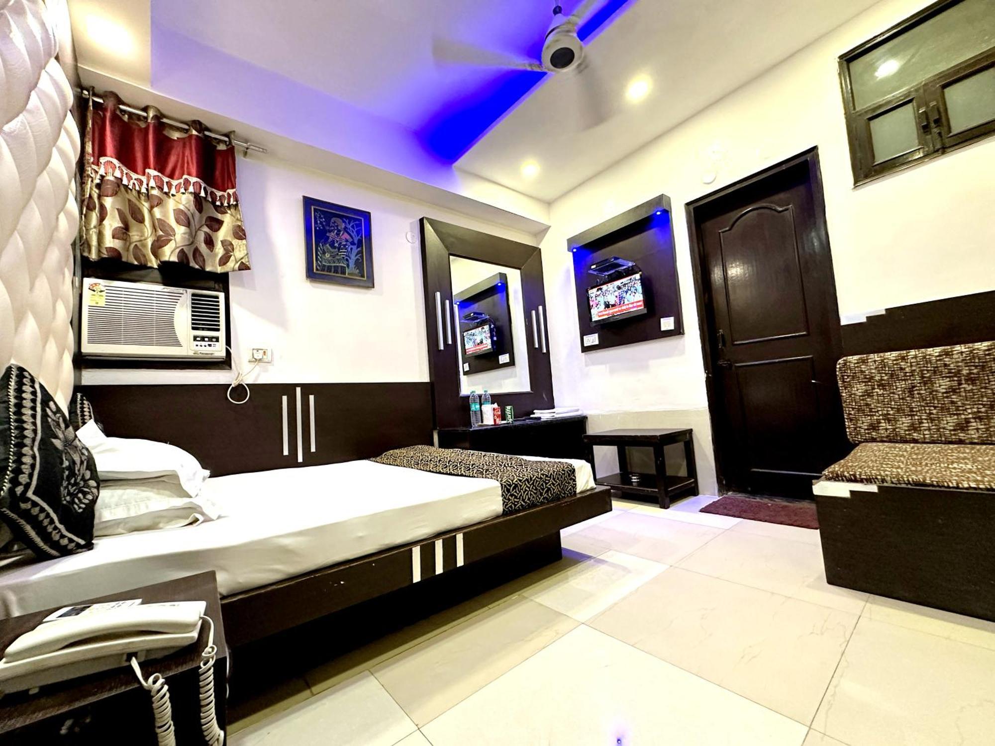 Peace Point Family By Akj New Delhi