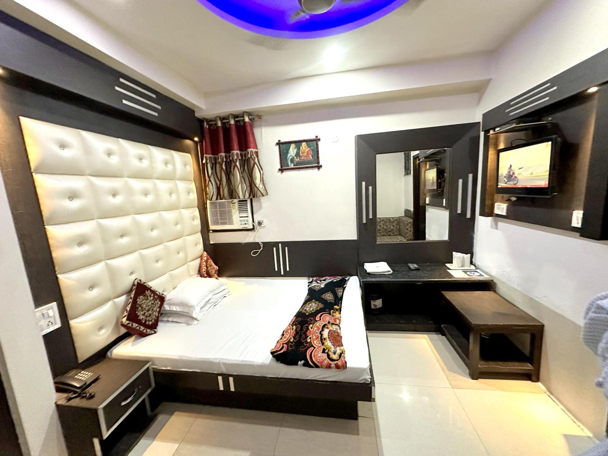 Peace Point Family By Akj Hotel *