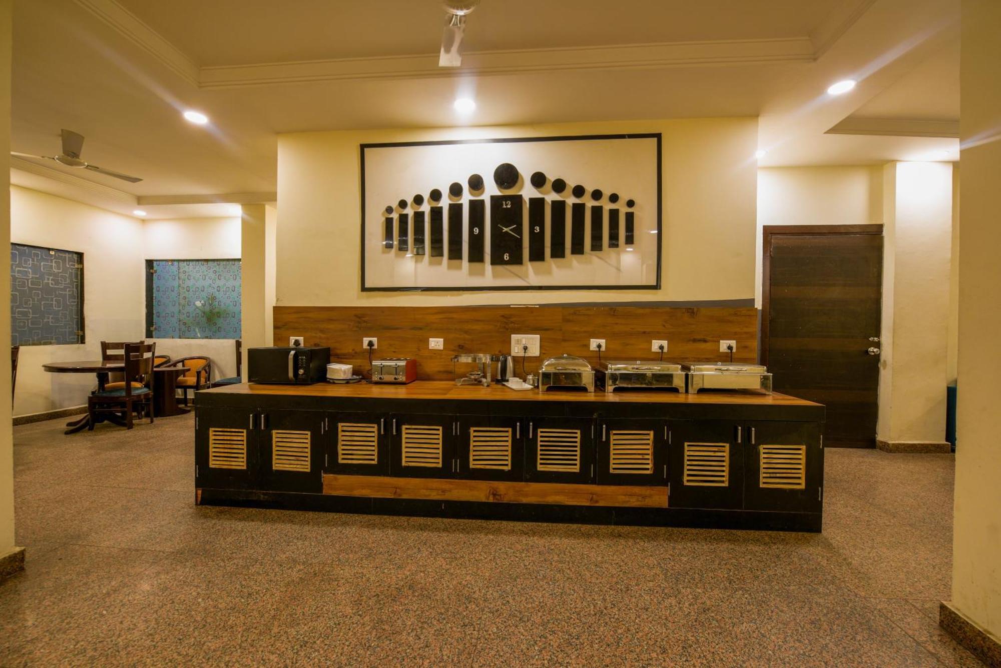 Hotel Arkwood Residency At Airport *