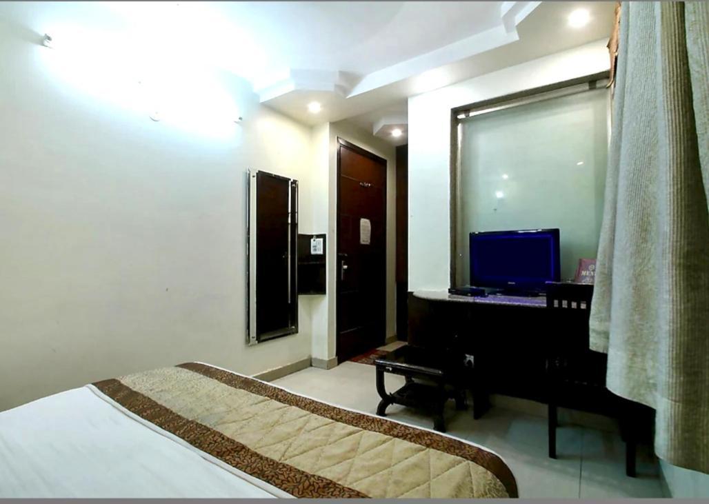 Hotel Star View '2mins From Metro Station Near 5mins Distance Railway Station
