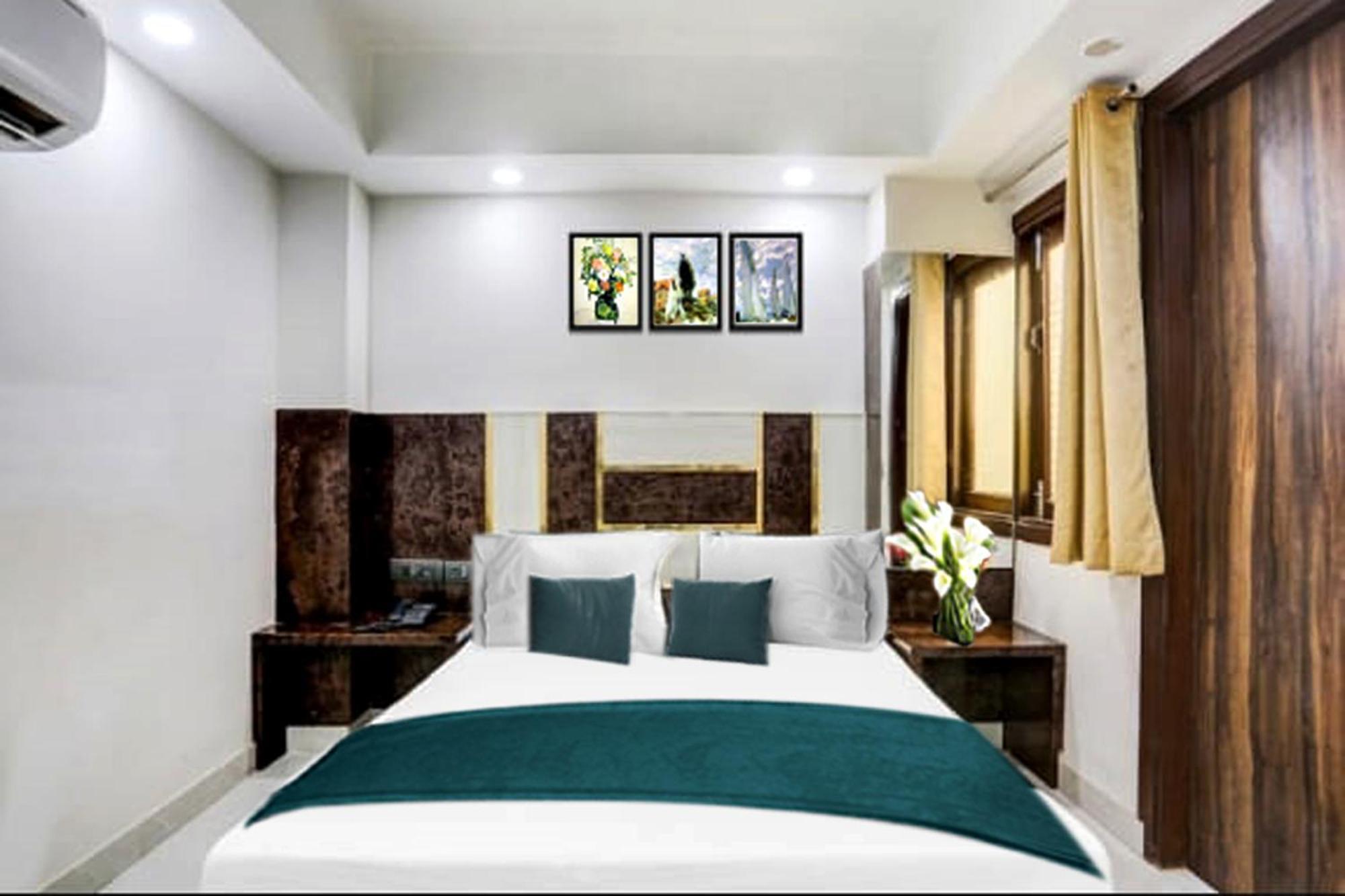 Swastik Place 2 Min Walk From Railway Station * New Delhi