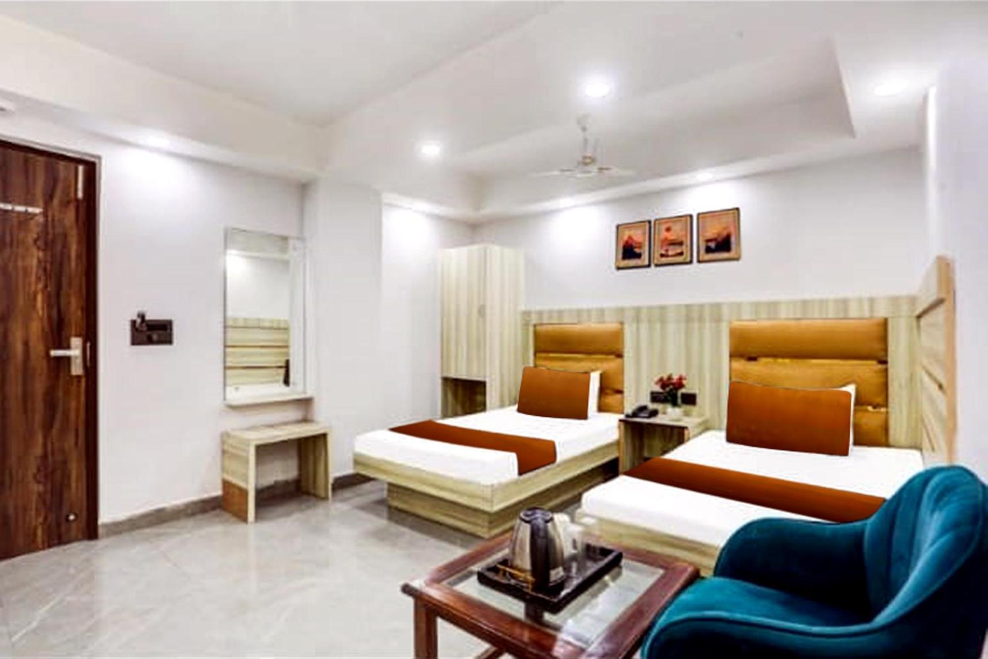 Swastik Place 2 Min Walk From Railway Station Hotel