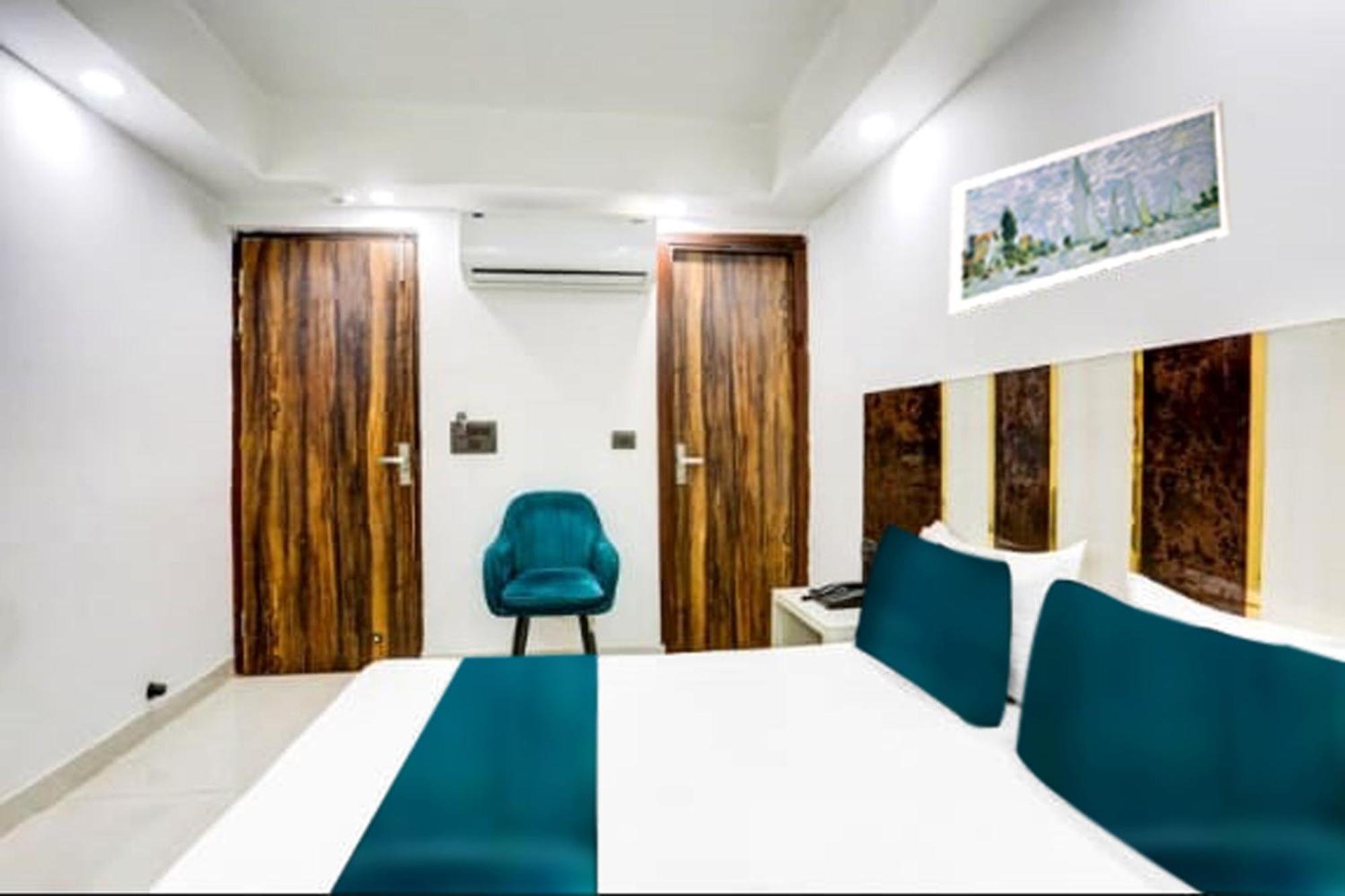 Swastik Place 2 Min Walk From Railway Station Hotel