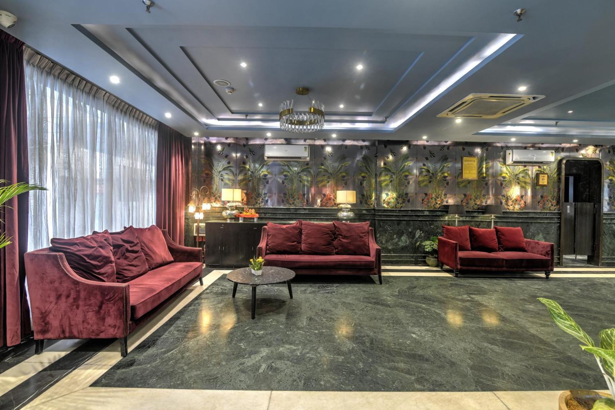 Hotel Foxoso Delhi Airport 4*