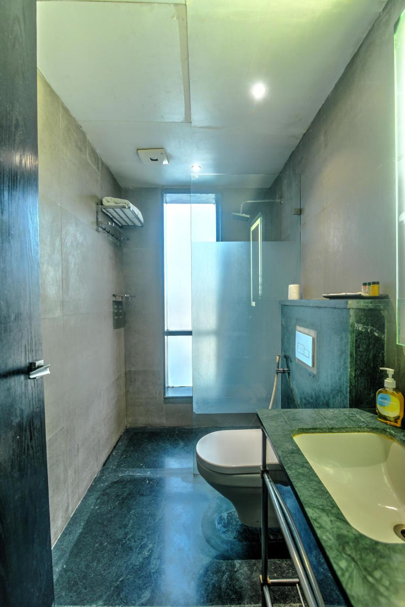 Foxoso Delhi Airport Hotel 4*