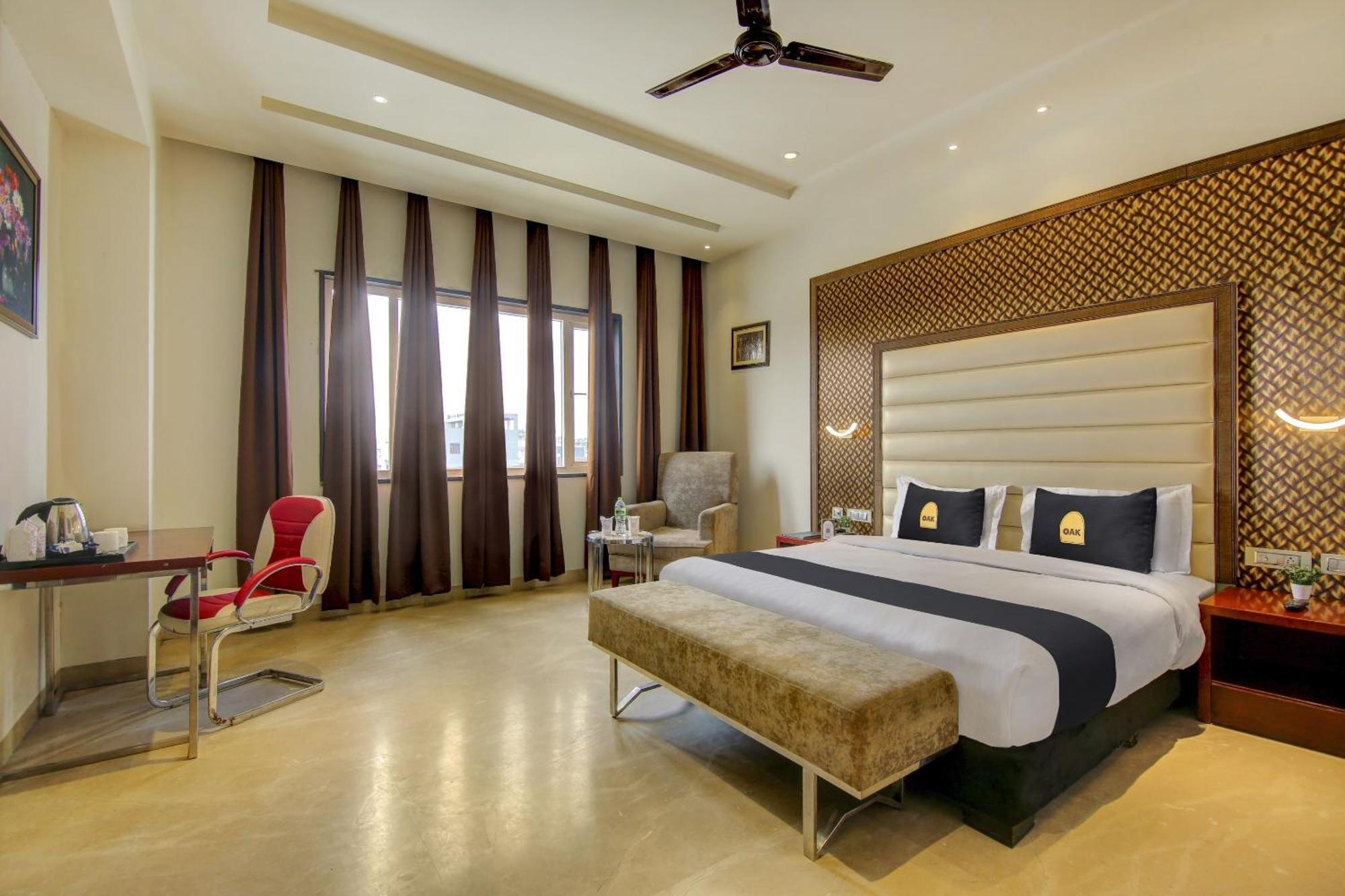 Super Townhouse Oak C Pearls Hotel Delhi (National Capital Territory of India)