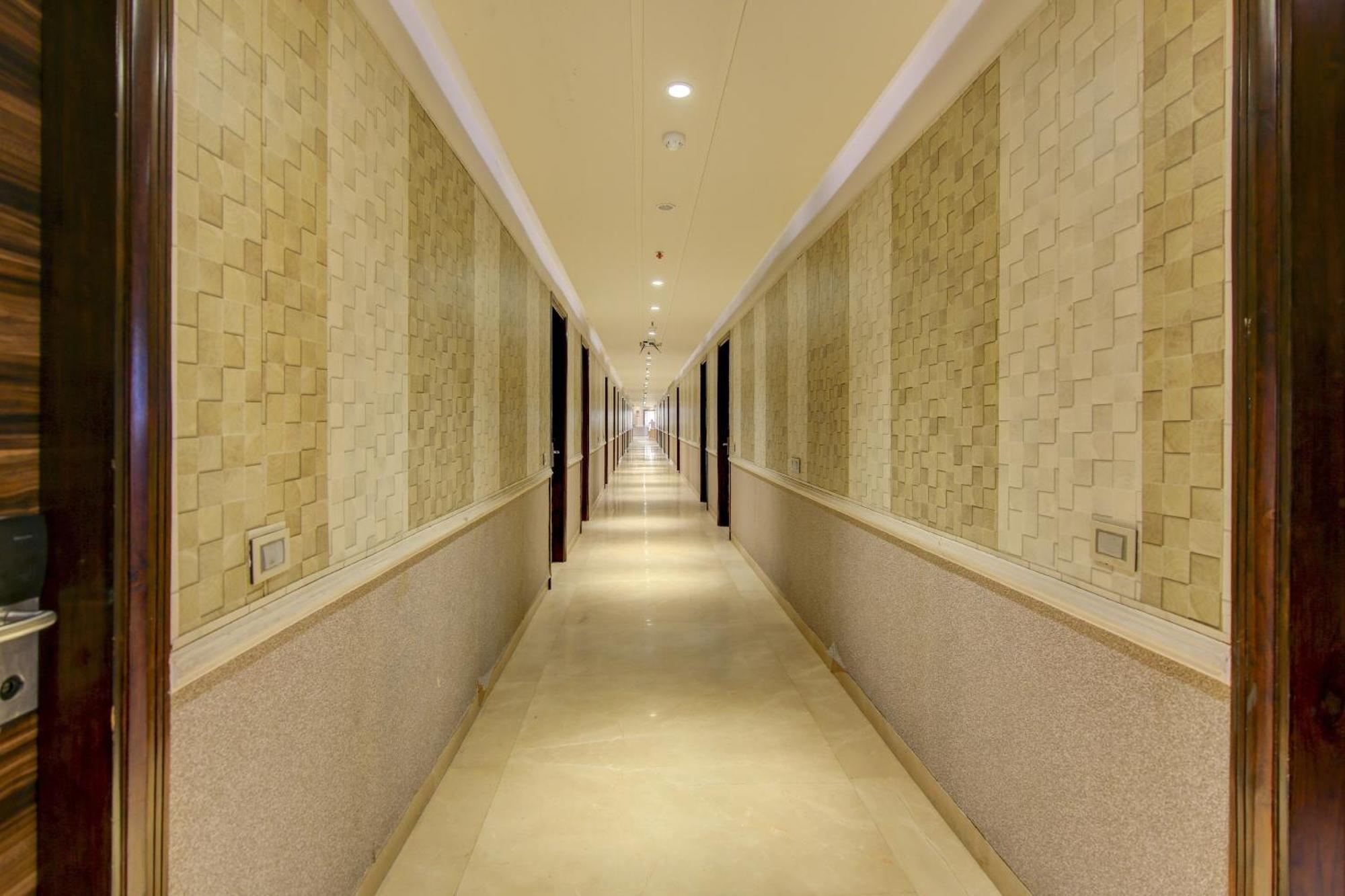 Super Townhouse Oak C Pearls Delhi (National Capital Territory of India)