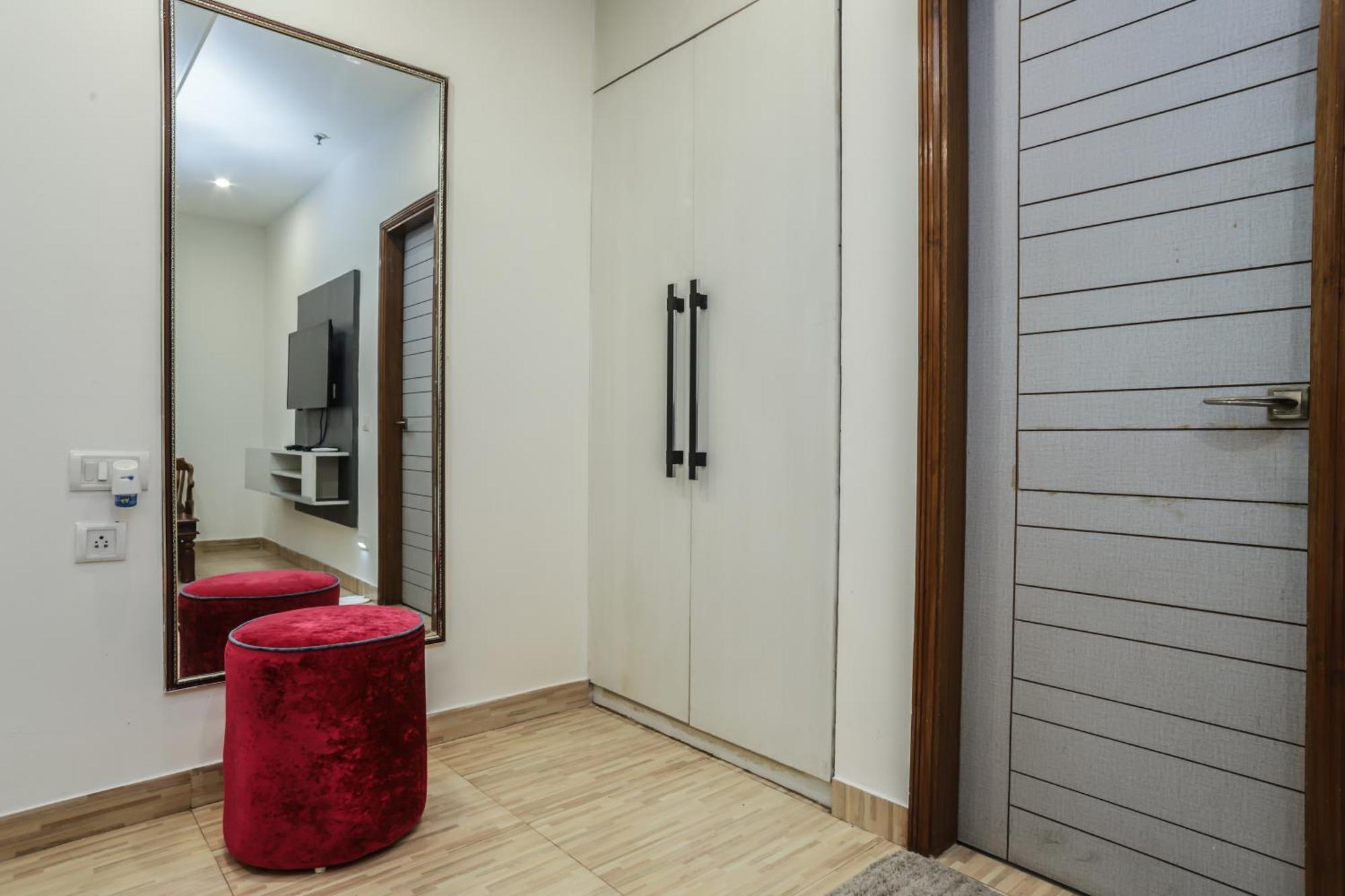 Red Rose - With Kitchenette Homestay