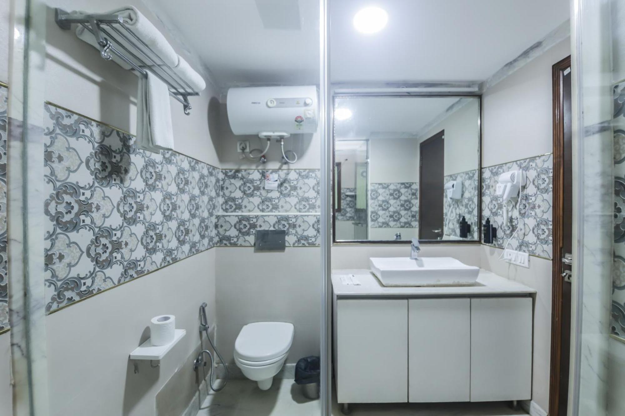 Red Rose - With Kitchenette * New Delhi