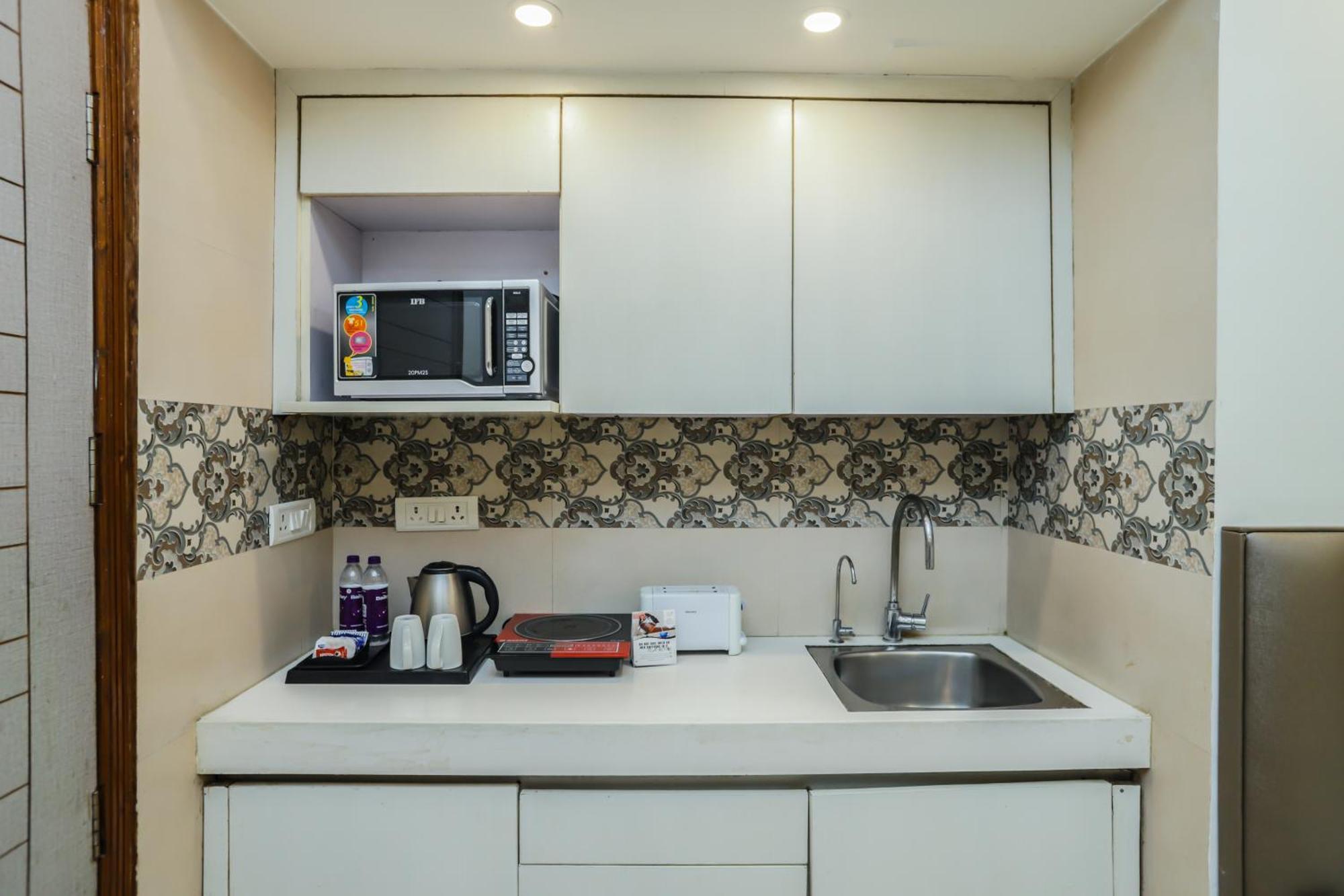 Red Rose - With Kitchenette