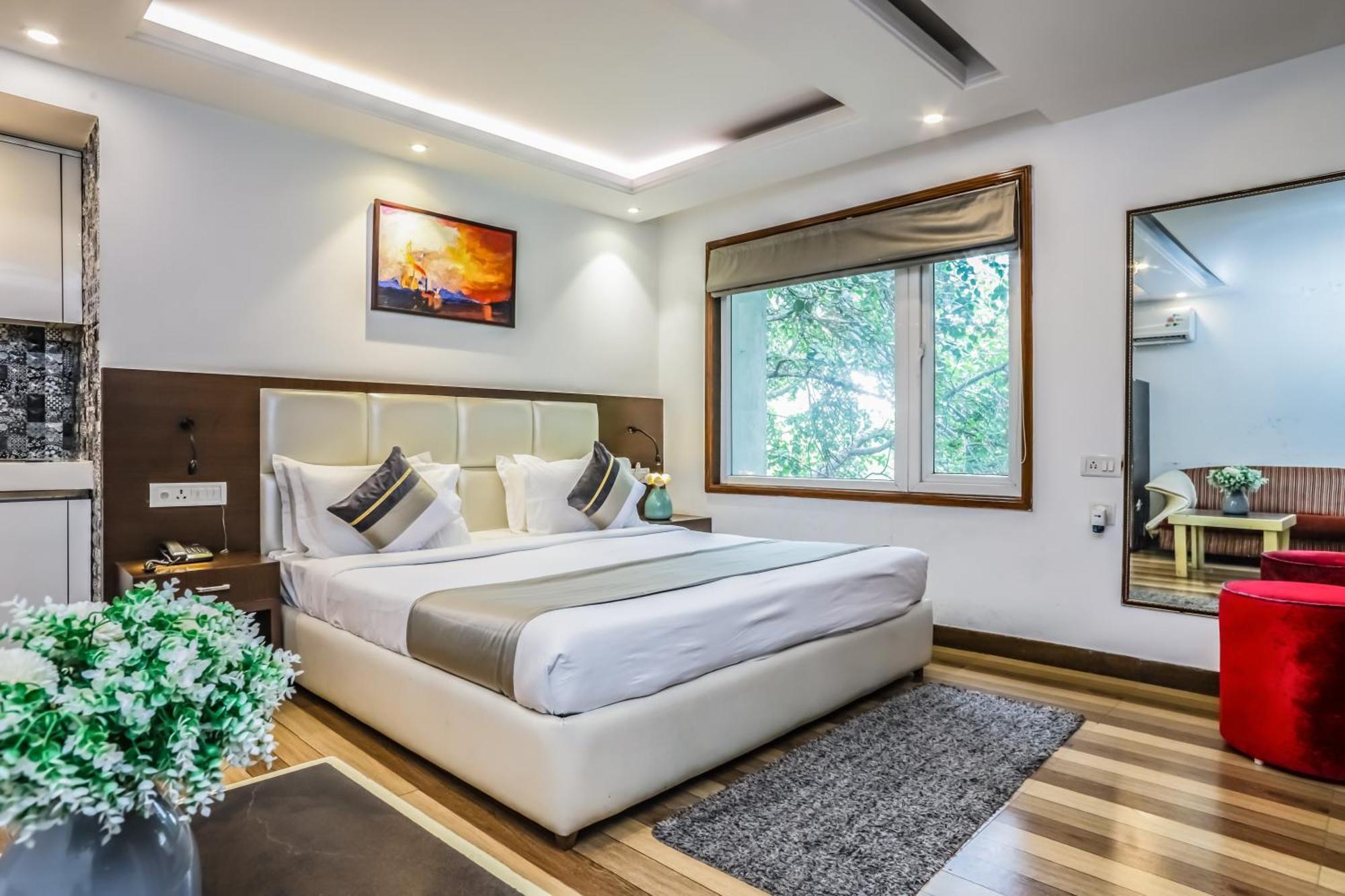 Red Rose - With Kitchenette * New Delhi