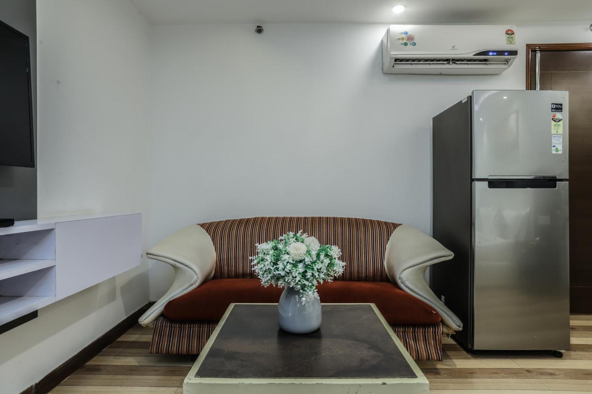 Red Rose - With Kitchenette