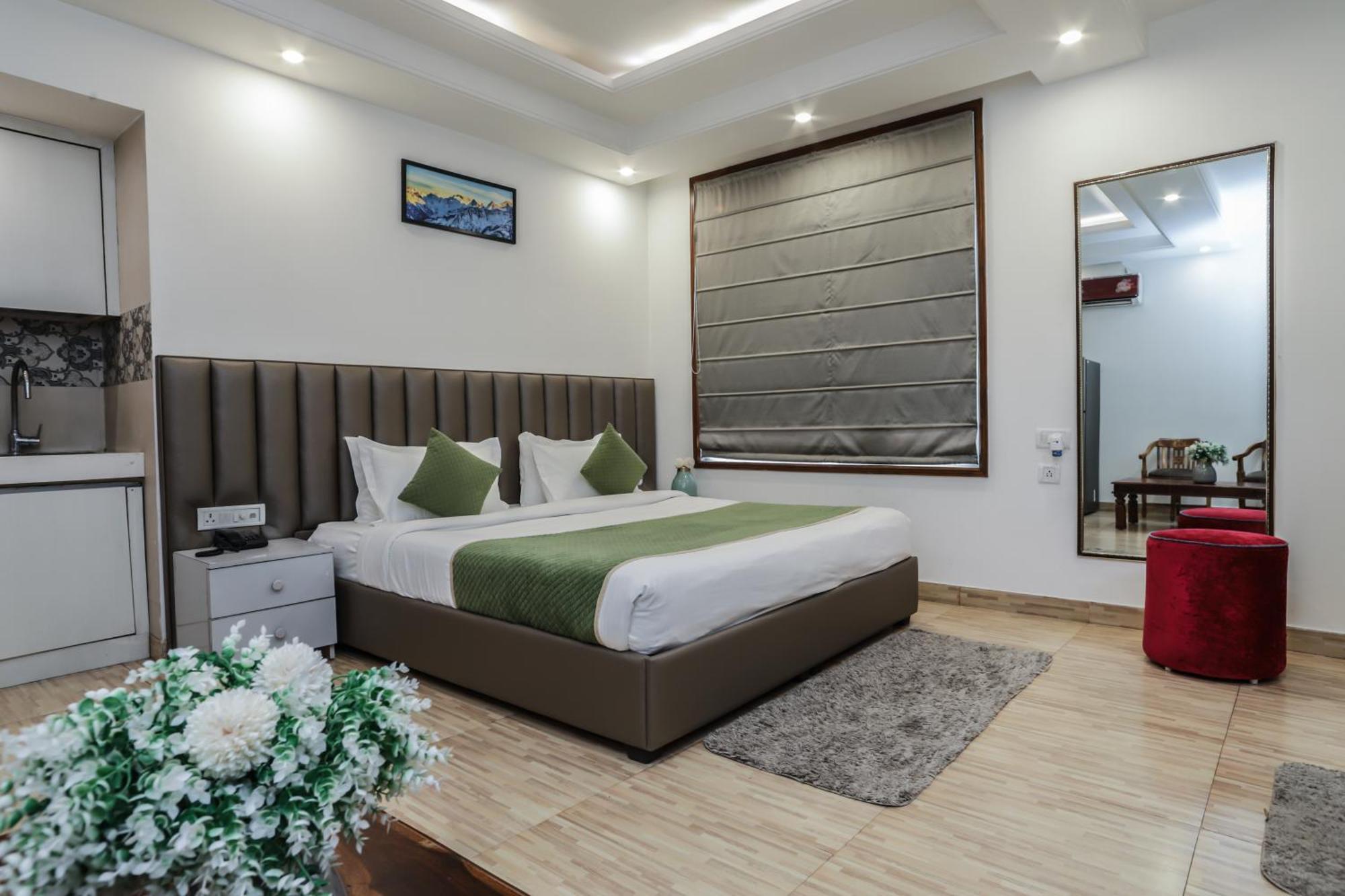 Red Rose - With Kitchenette * New Delhi