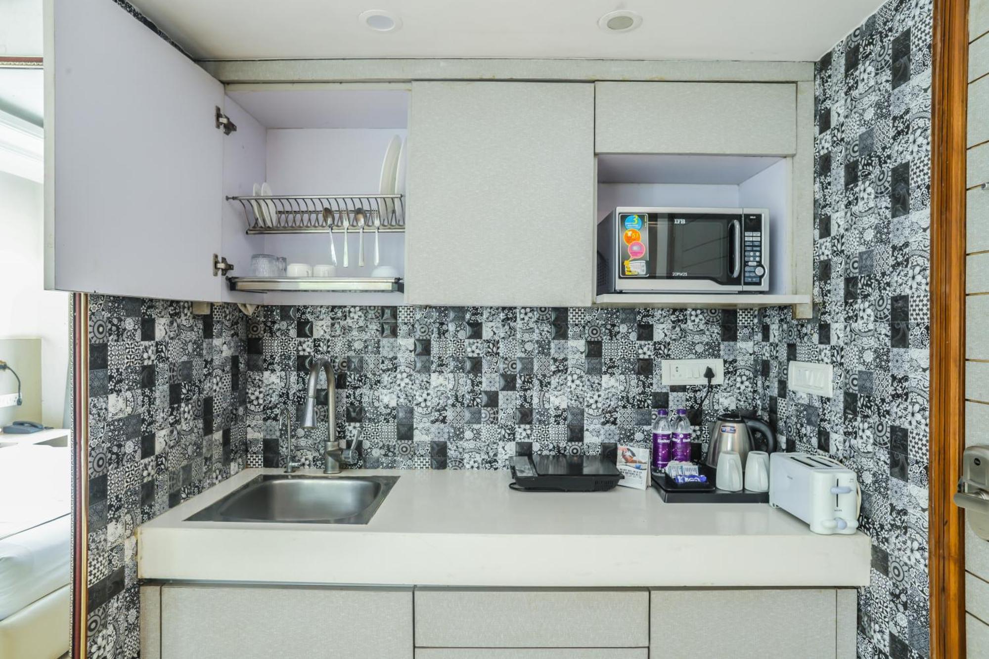 Red Rose - With Kitchenette