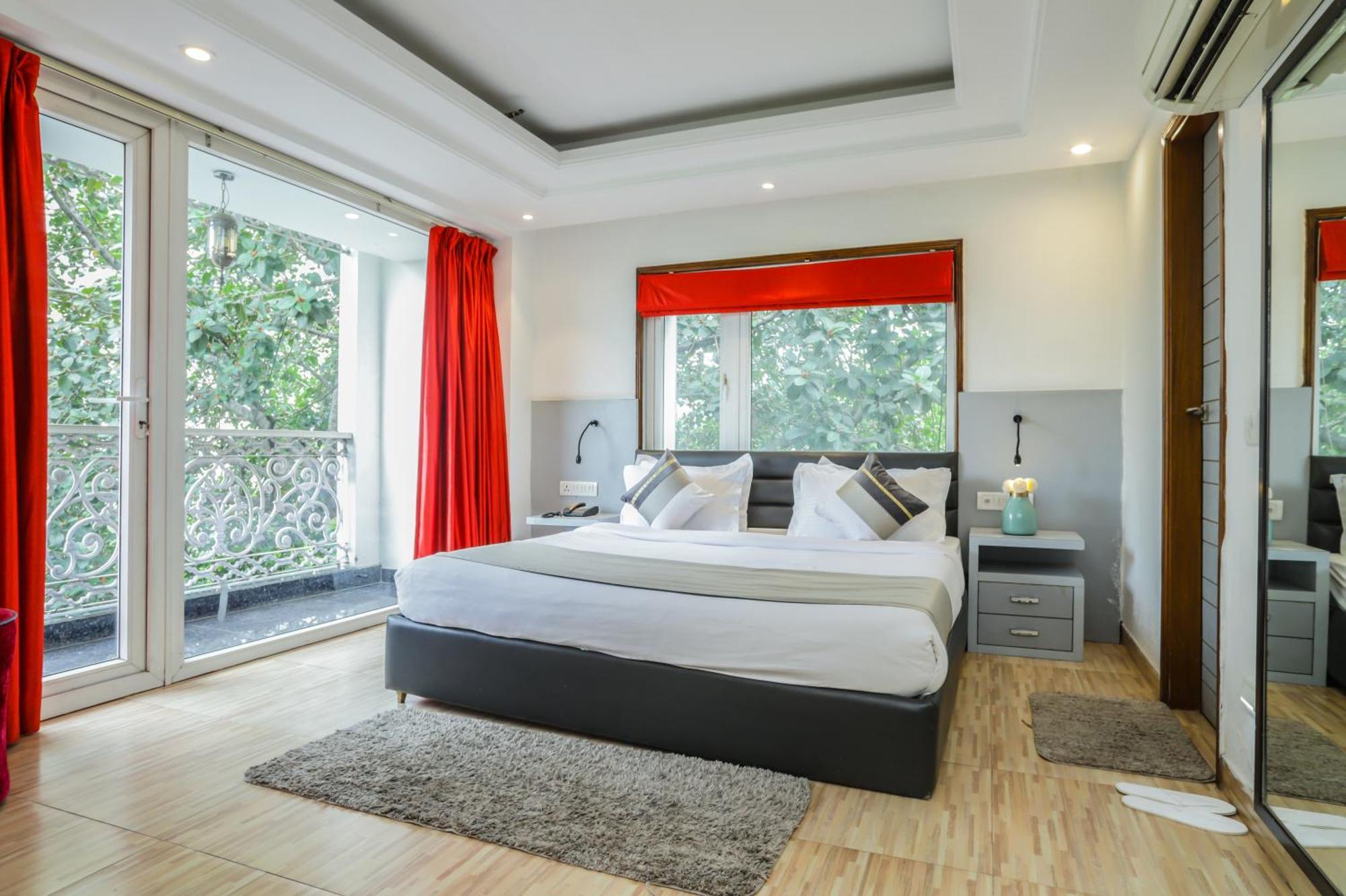 Red Rose - With Kitchenette * New Delhi