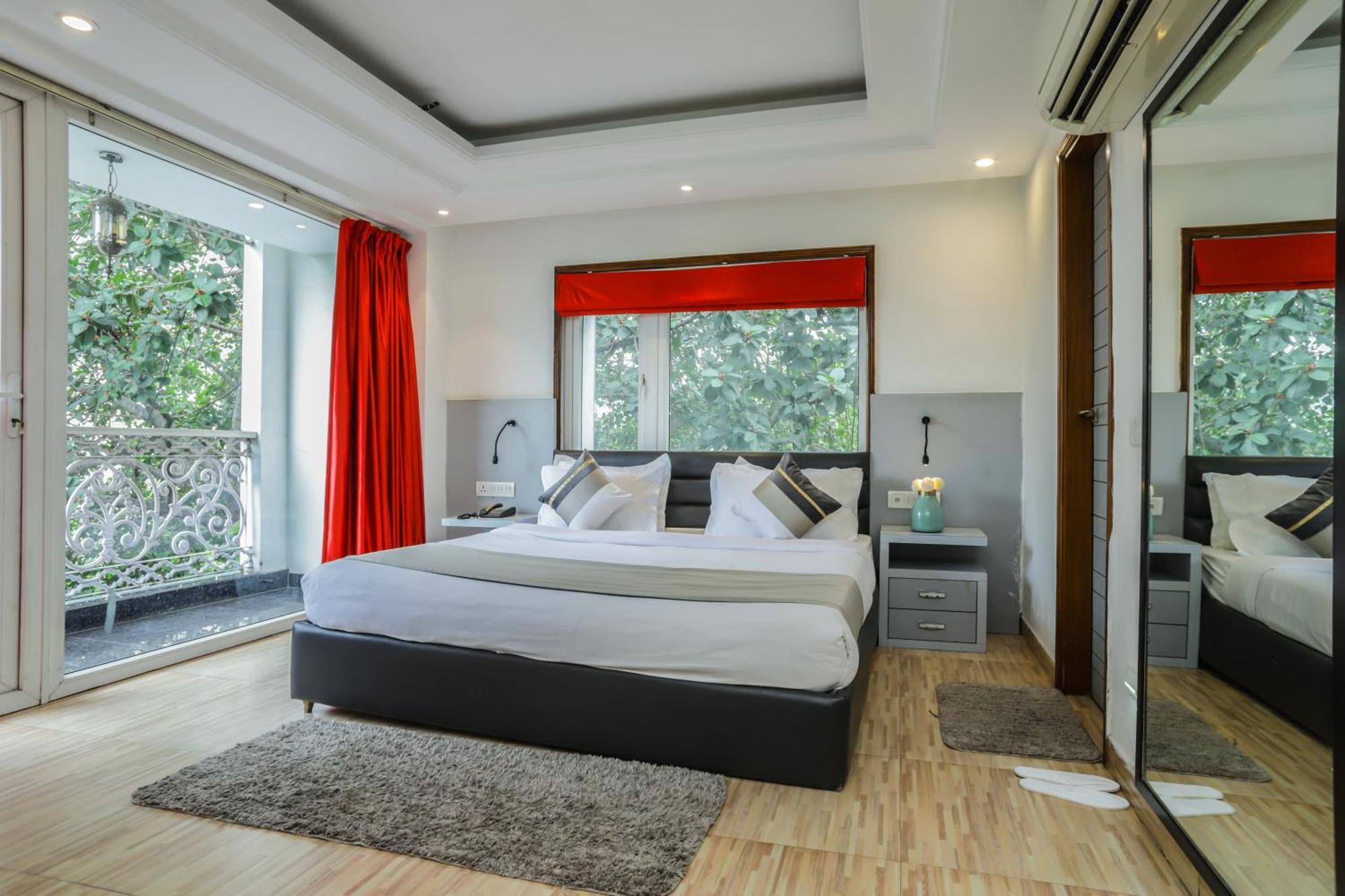 Red Rose - With Kitchenette