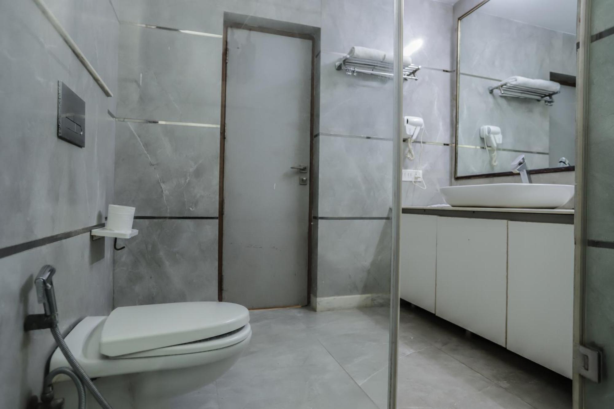 Red Rose - With Kitchenette * New Delhi