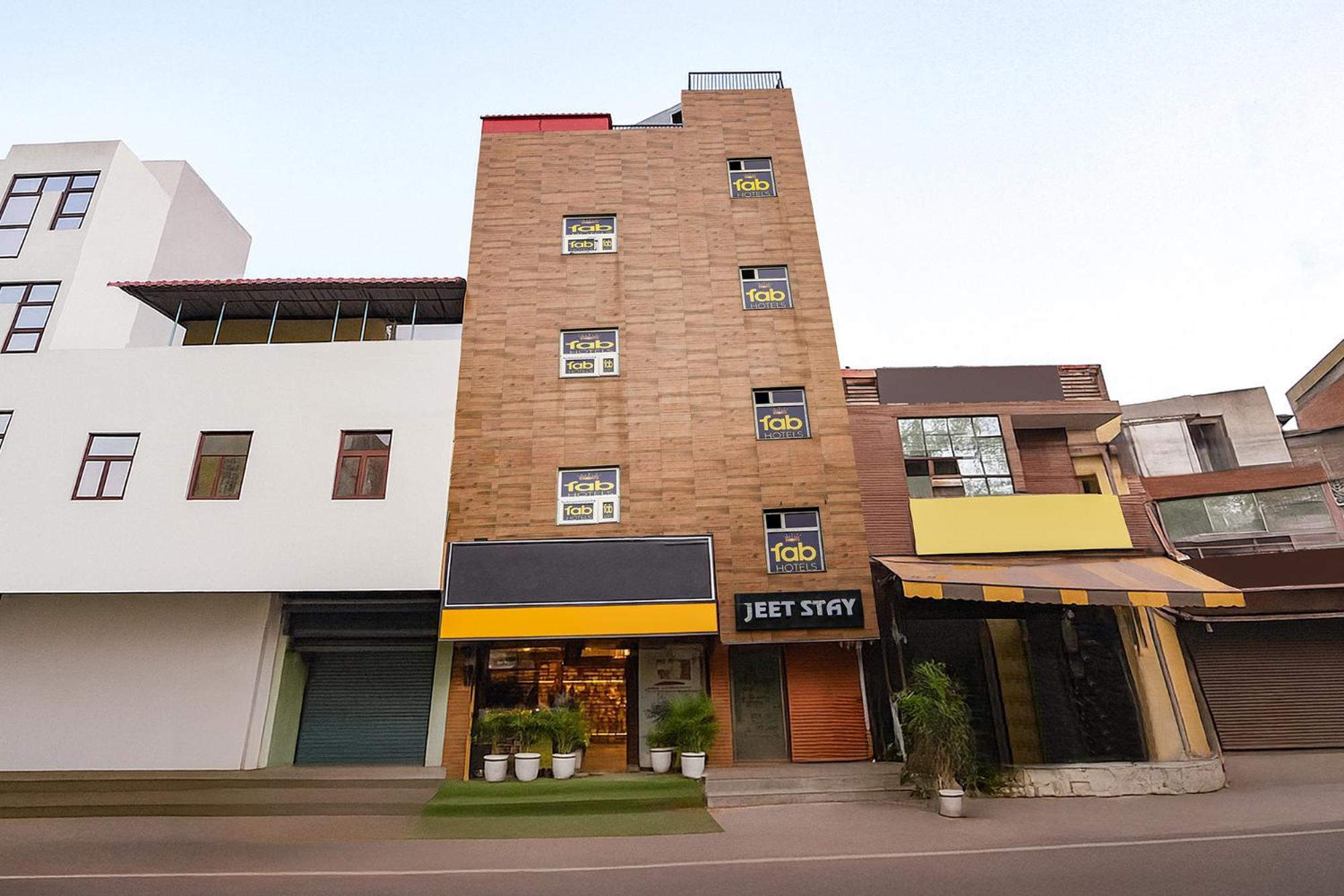 Fabhotel Jeet 3*