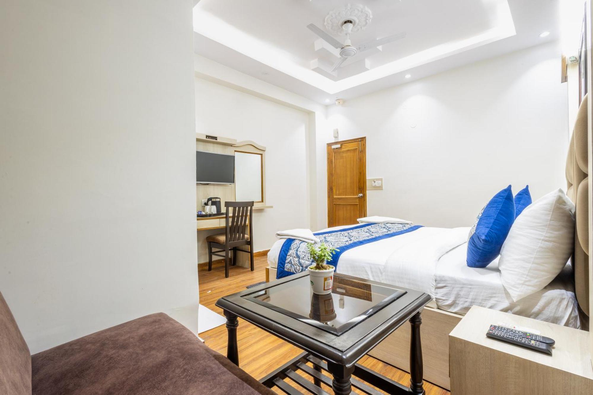 Garden View Karol Bagh Hotel 3*