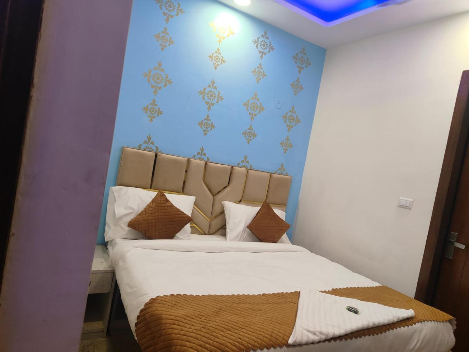 Hotel Np International - Near Govindpuri Metro 3*