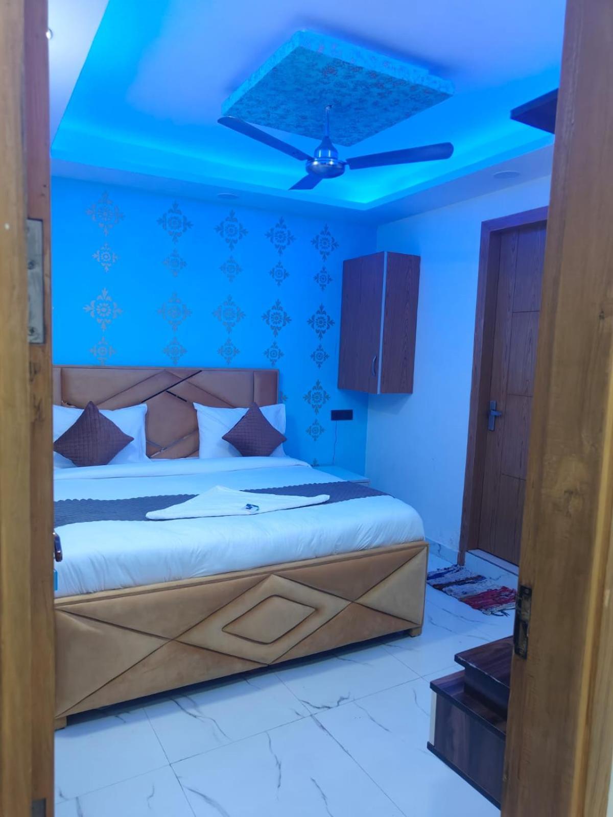 Hotel Np International - Near Govindpuri Metro 3*
