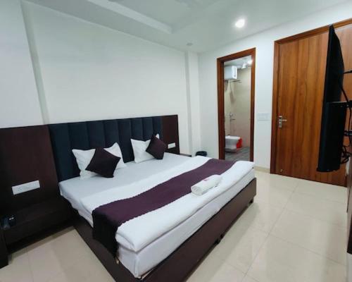 Starline Residency Guest house *