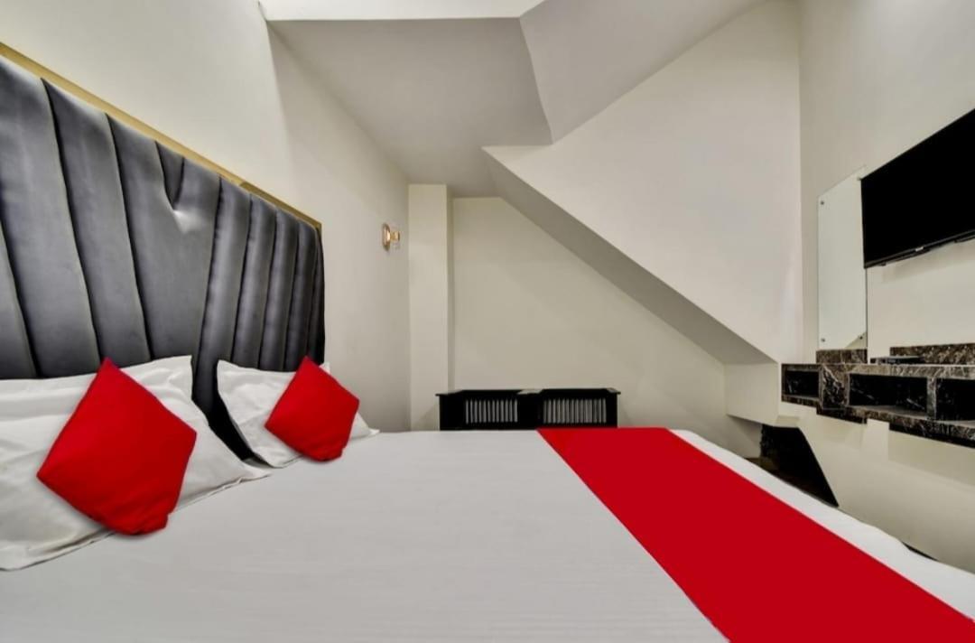 Roomshala 152 Sukoon 3* New Delhi