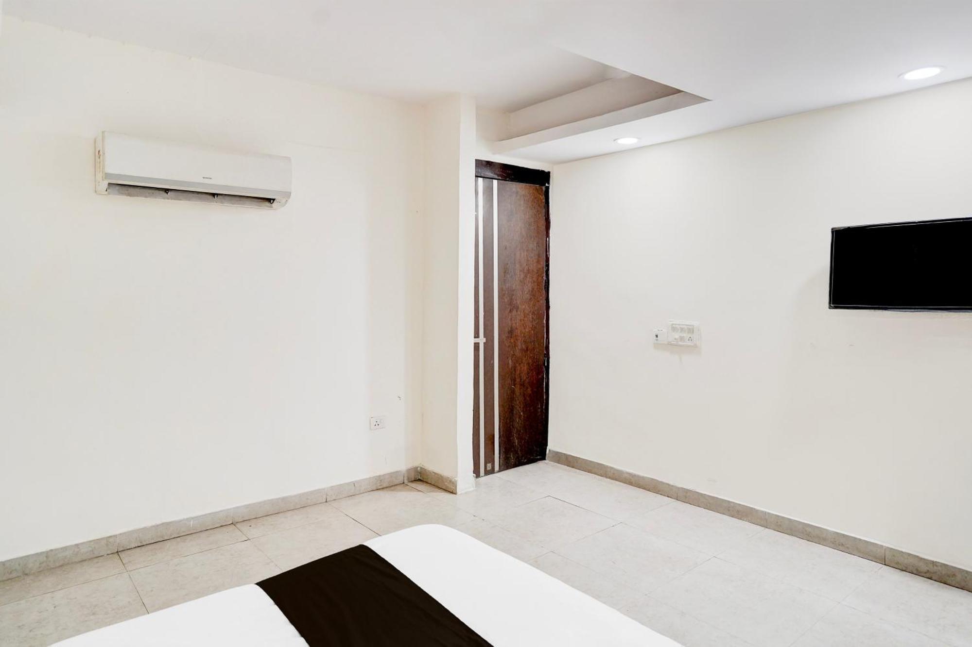 Hotel Super Townhouse Patparganj Near Max Super Speciality Hospital