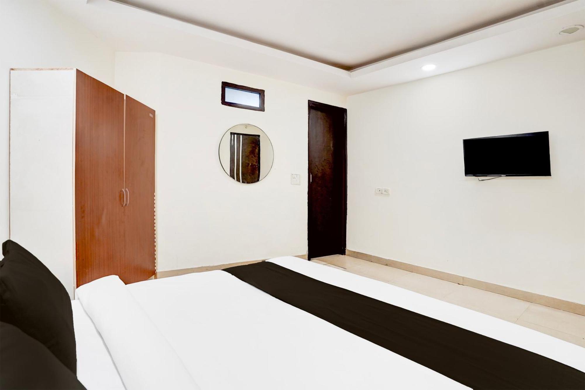 Hotel Super Townhouse Patparganj Near Max Super Speciality Hospital