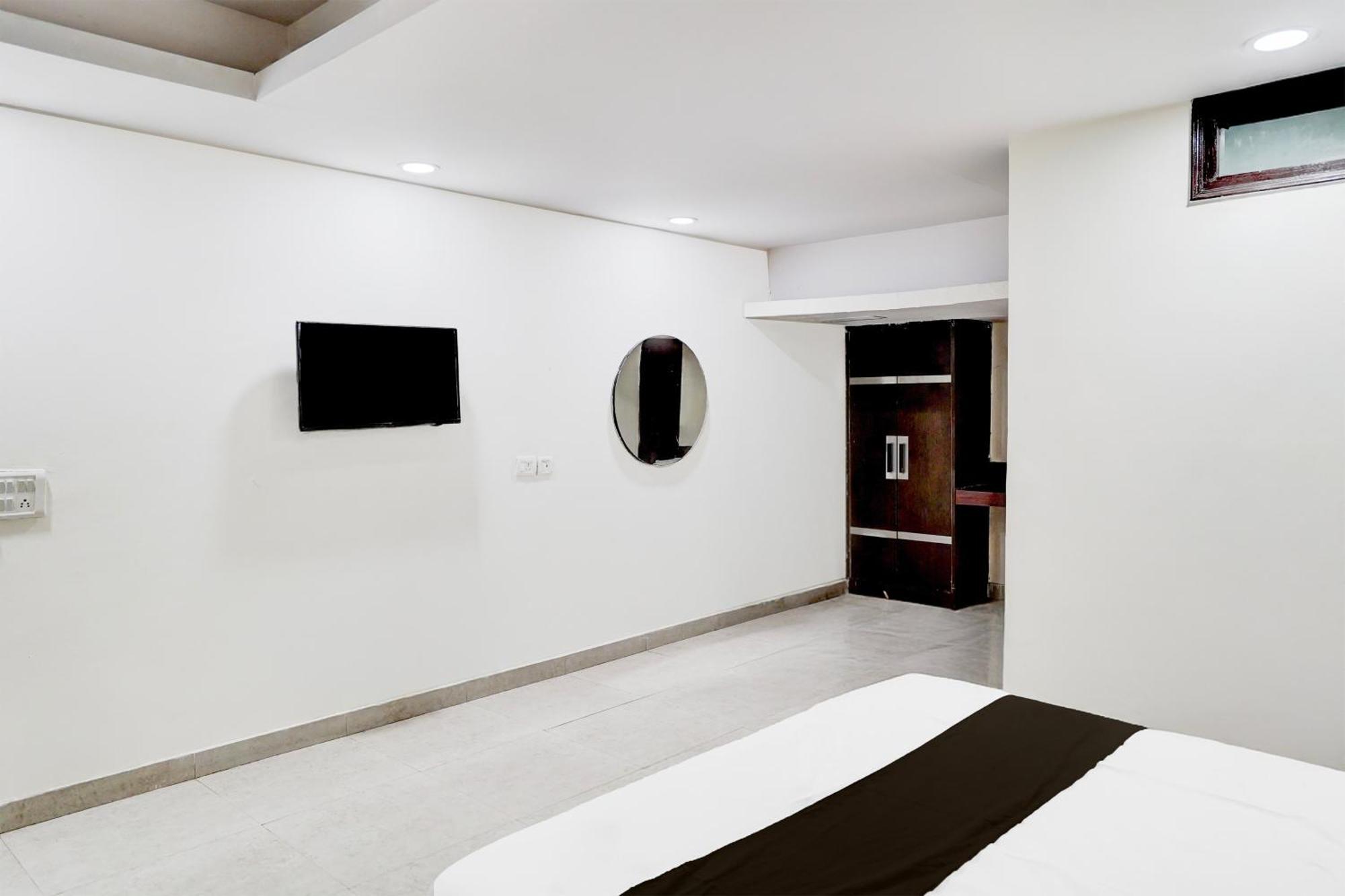 Super Townhouse Patparganj Near Max Super Speciality Hospital